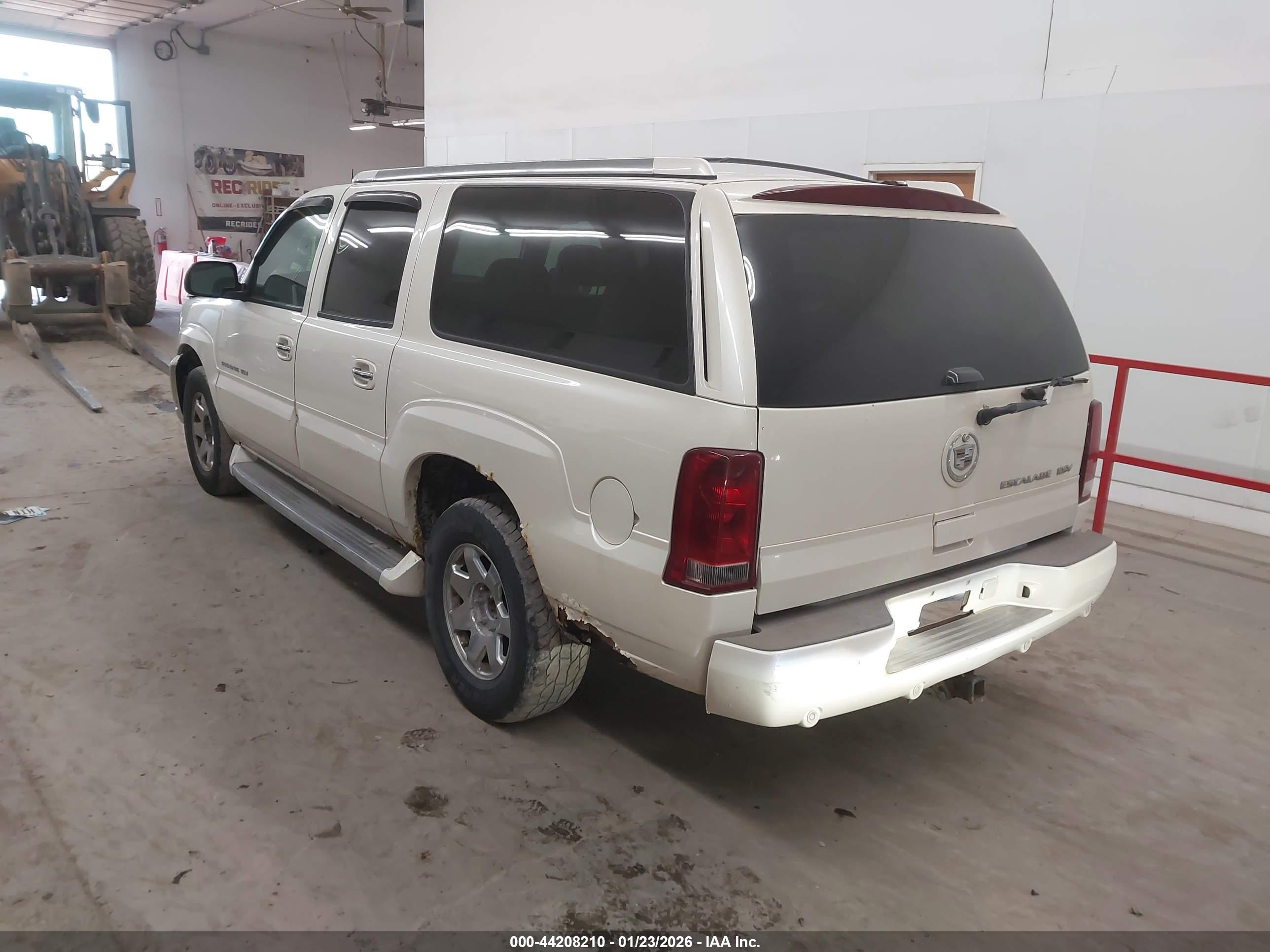 CADILLAC ESCALADE image 3