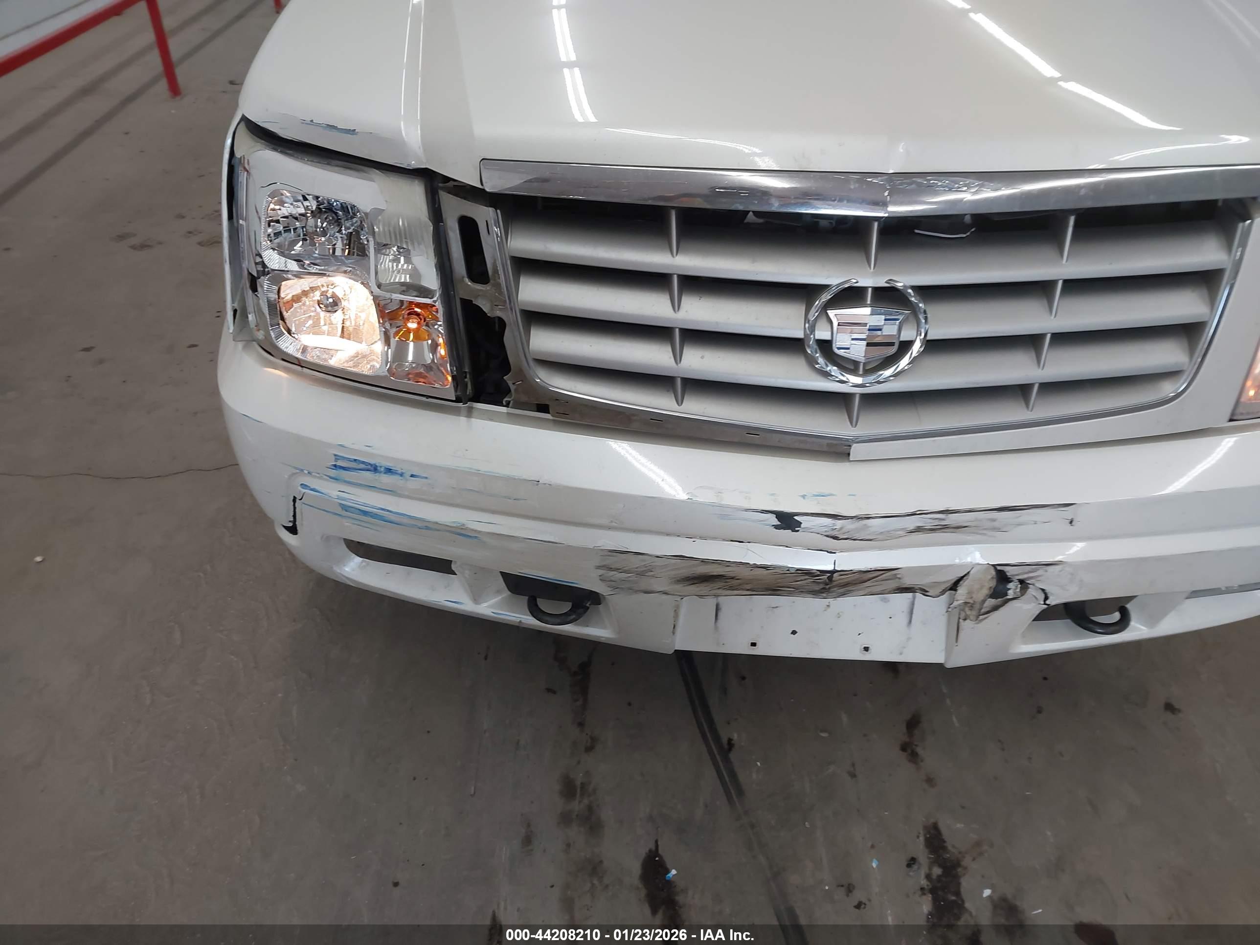 CADILLAC ESCALADE image 6