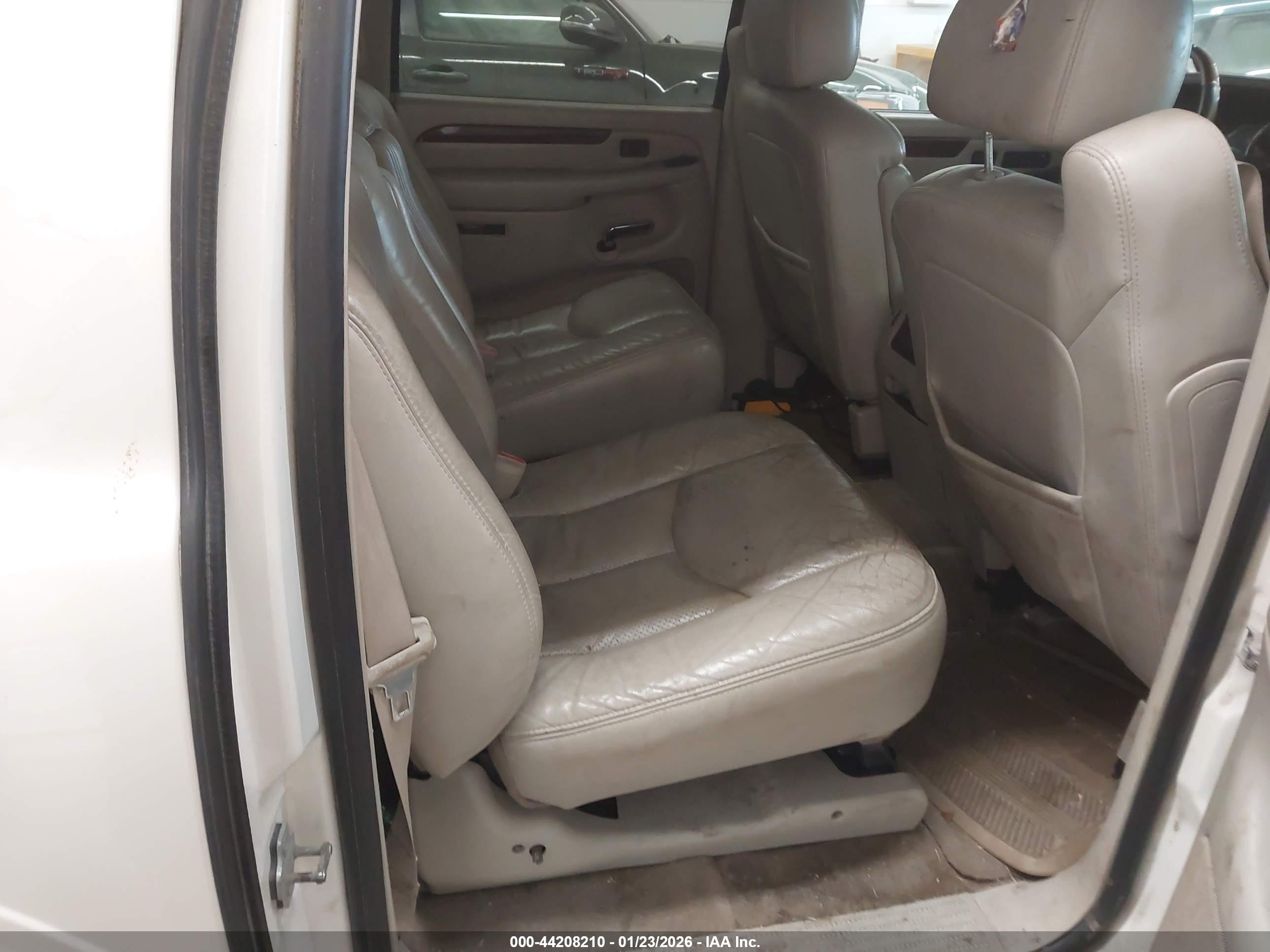 CADILLAC ESCALADE image 8