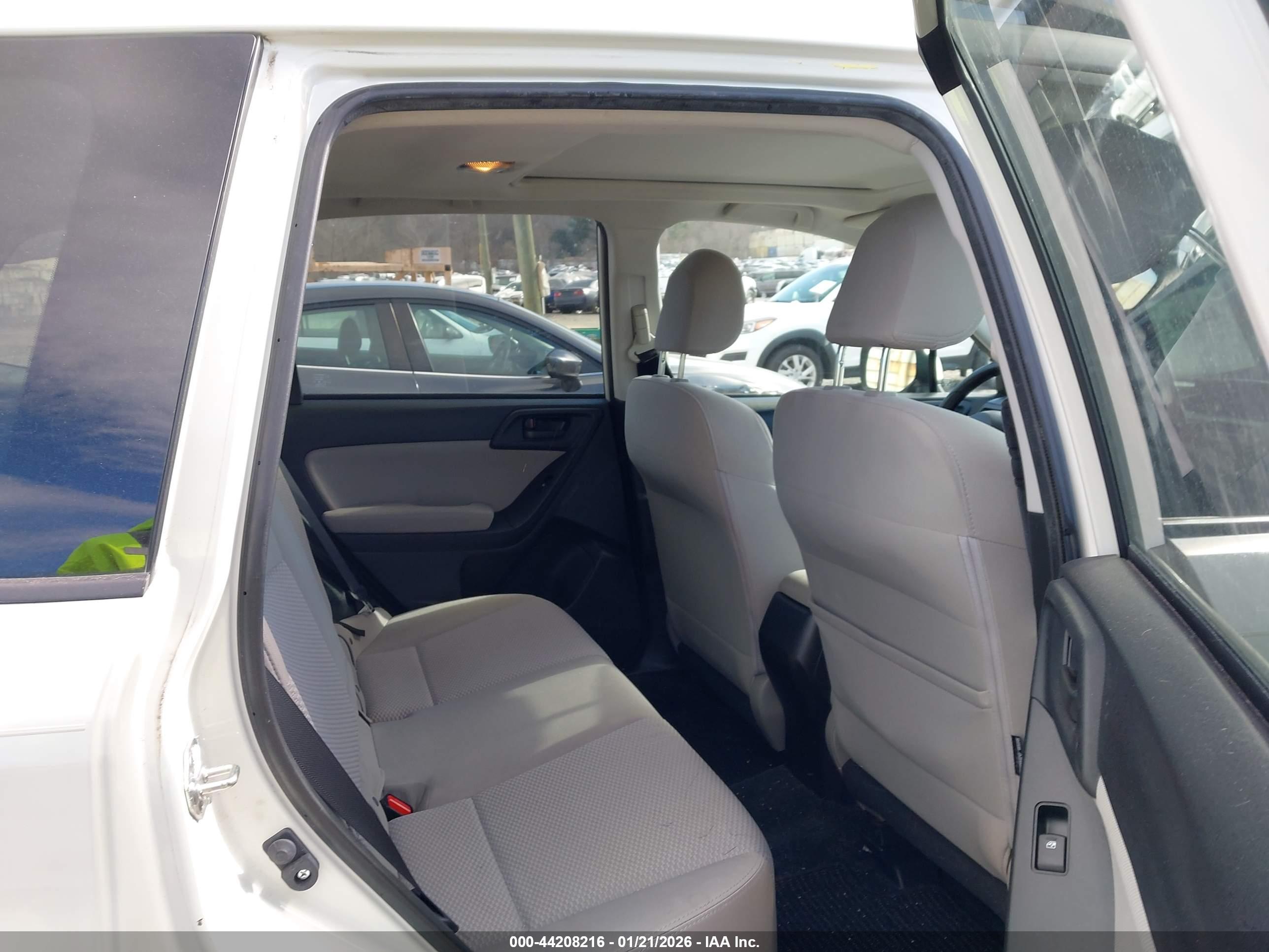 SUBARU FORESTER image 8