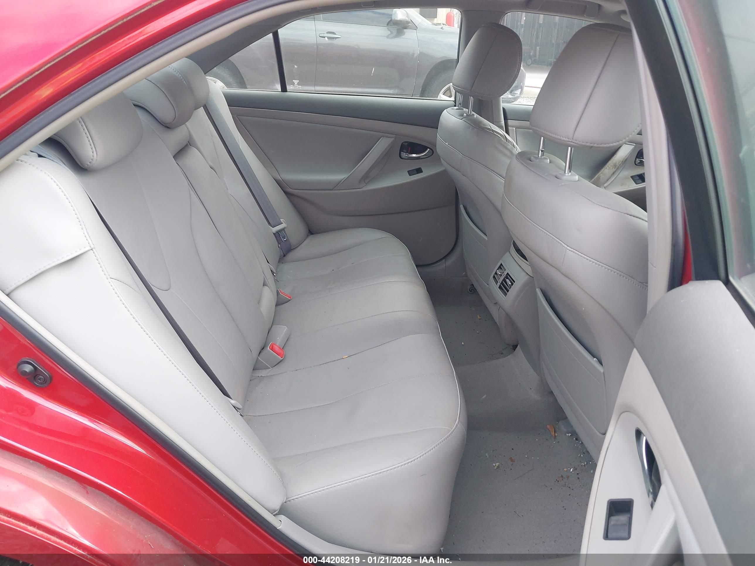 TOYOTA CAMRY image 8