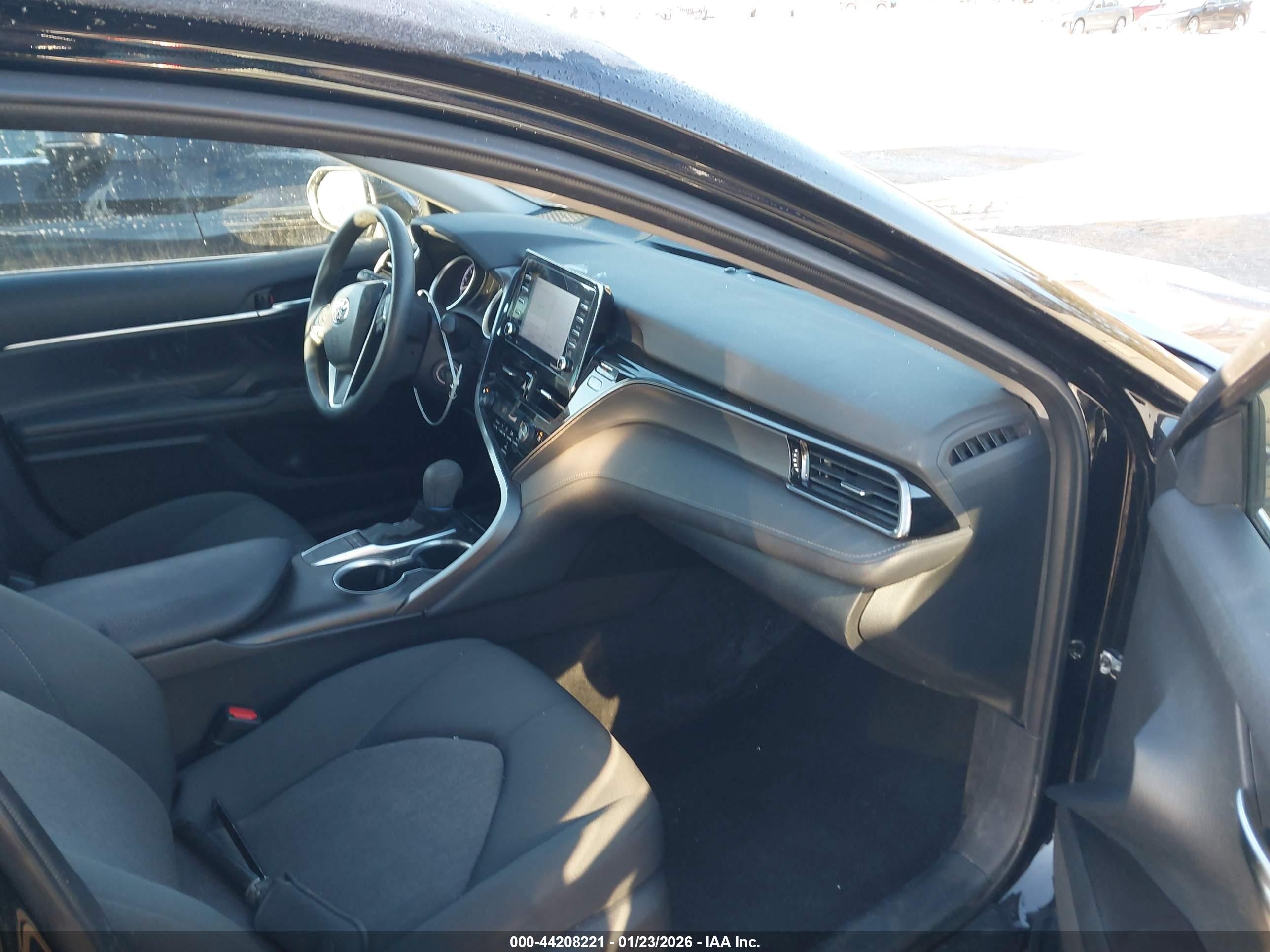 TOYOTA CAMRY image 5