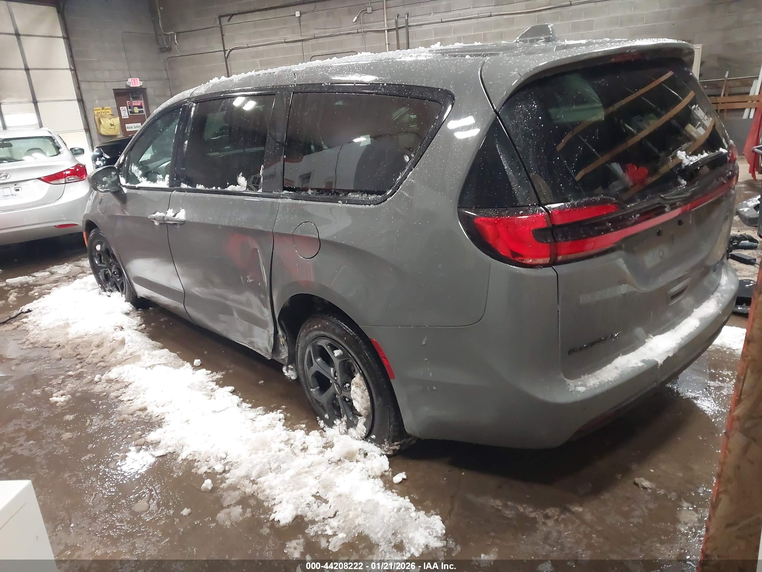 CHRYSLER PACIFICA image 3