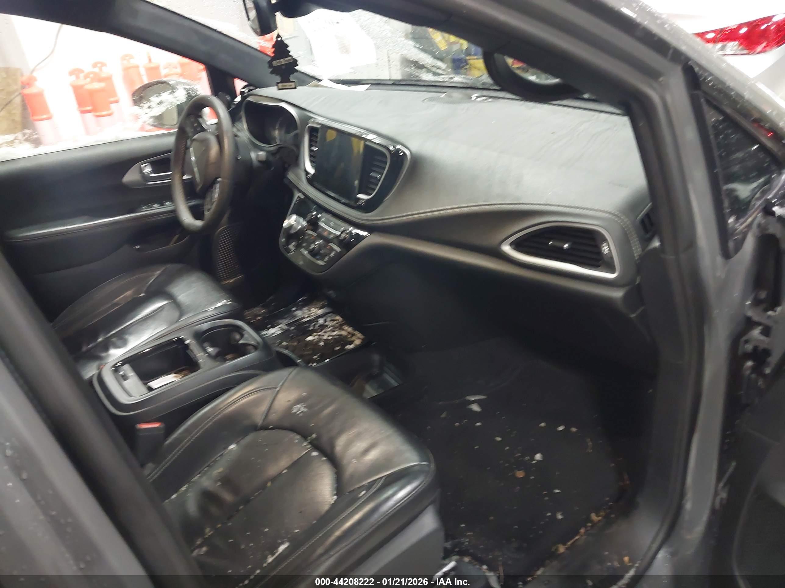 CHRYSLER PACIFICA image 5