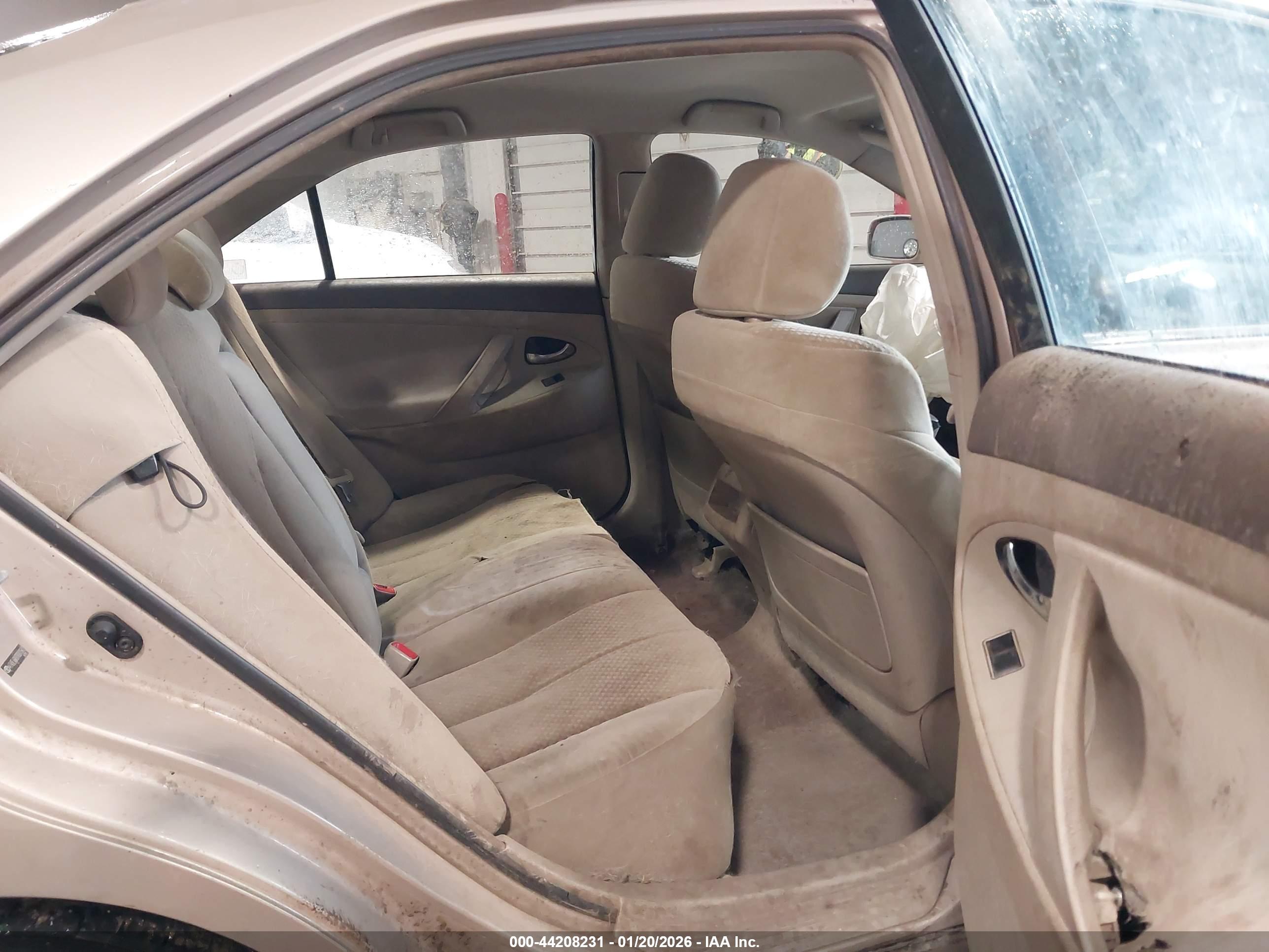 TOYOTA CAMRY image 8
