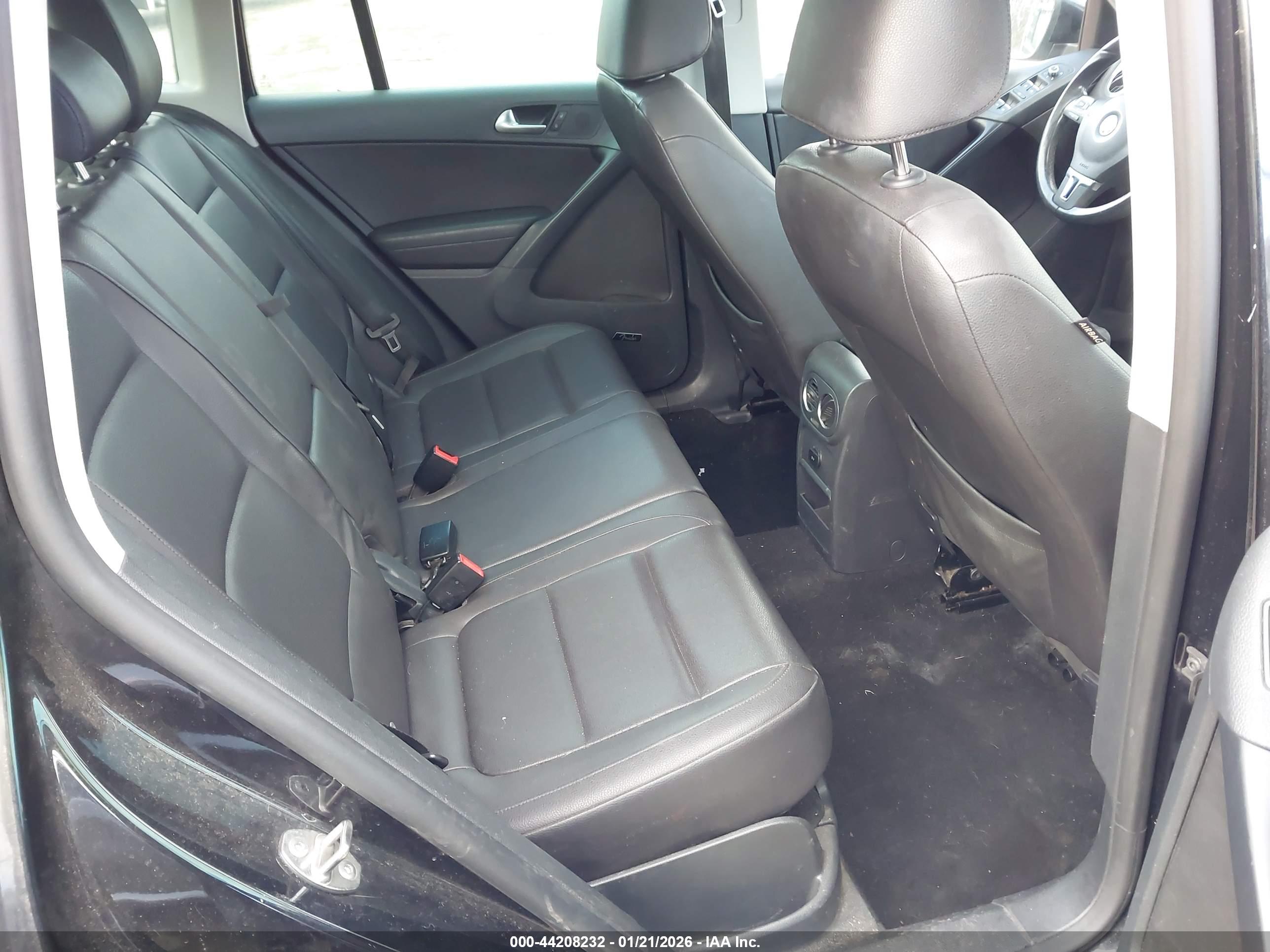 VOLKSWAGEN TIGUAN image 8