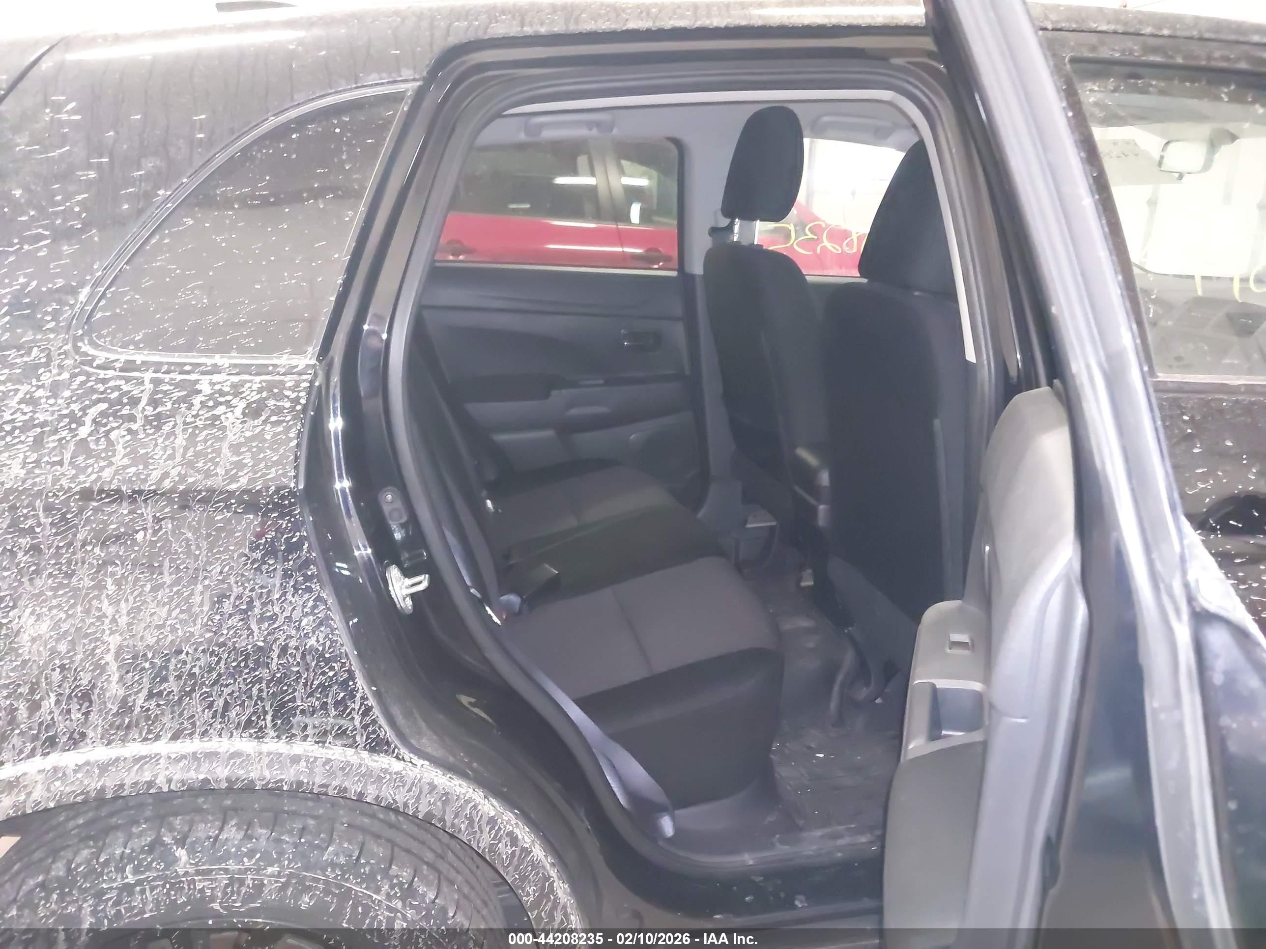 MITSUBISHI OUTLANDER image 8