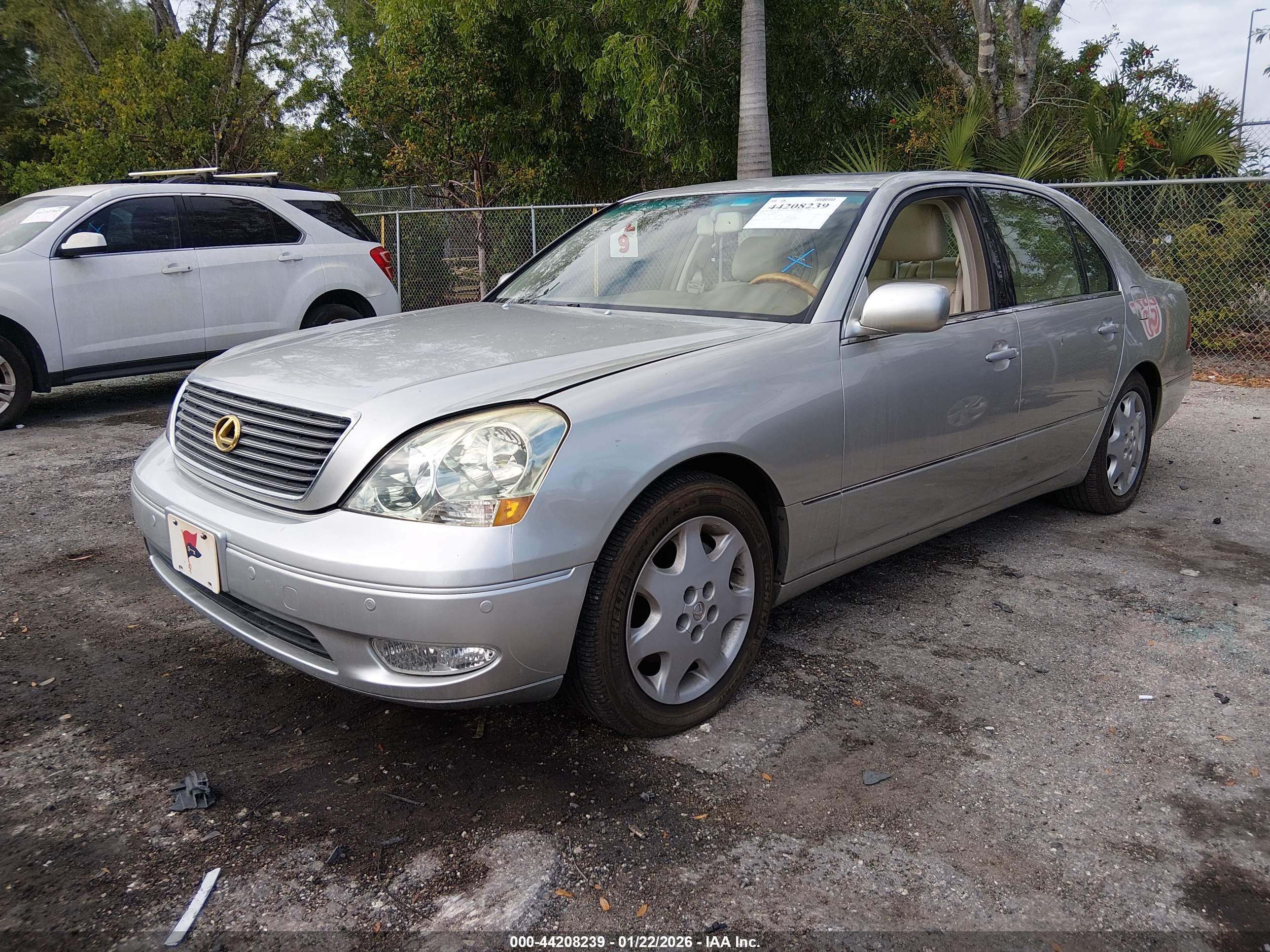 LEXUS LS image 2