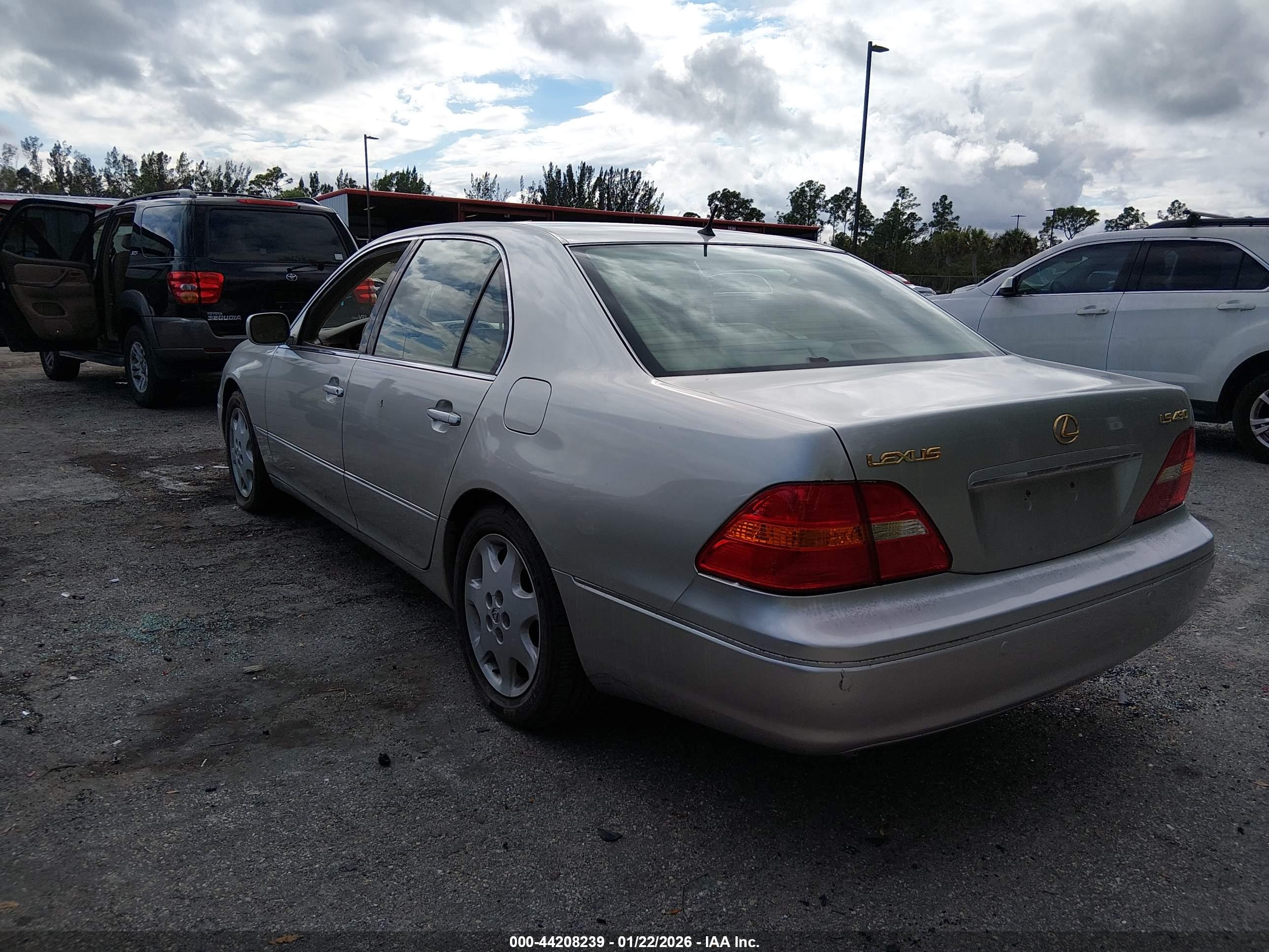 LEXUS LS image 3