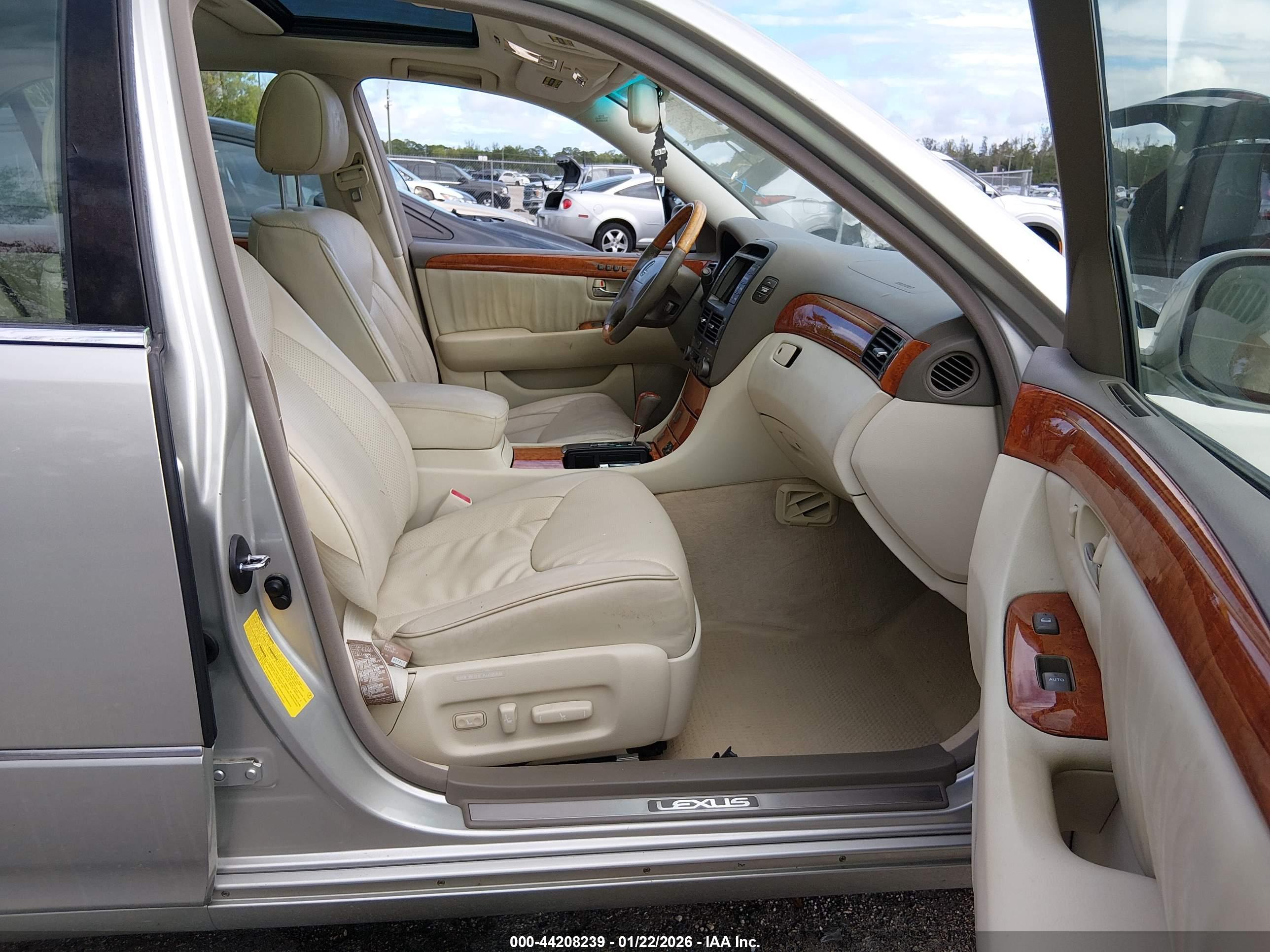 LEXUS LS image 5