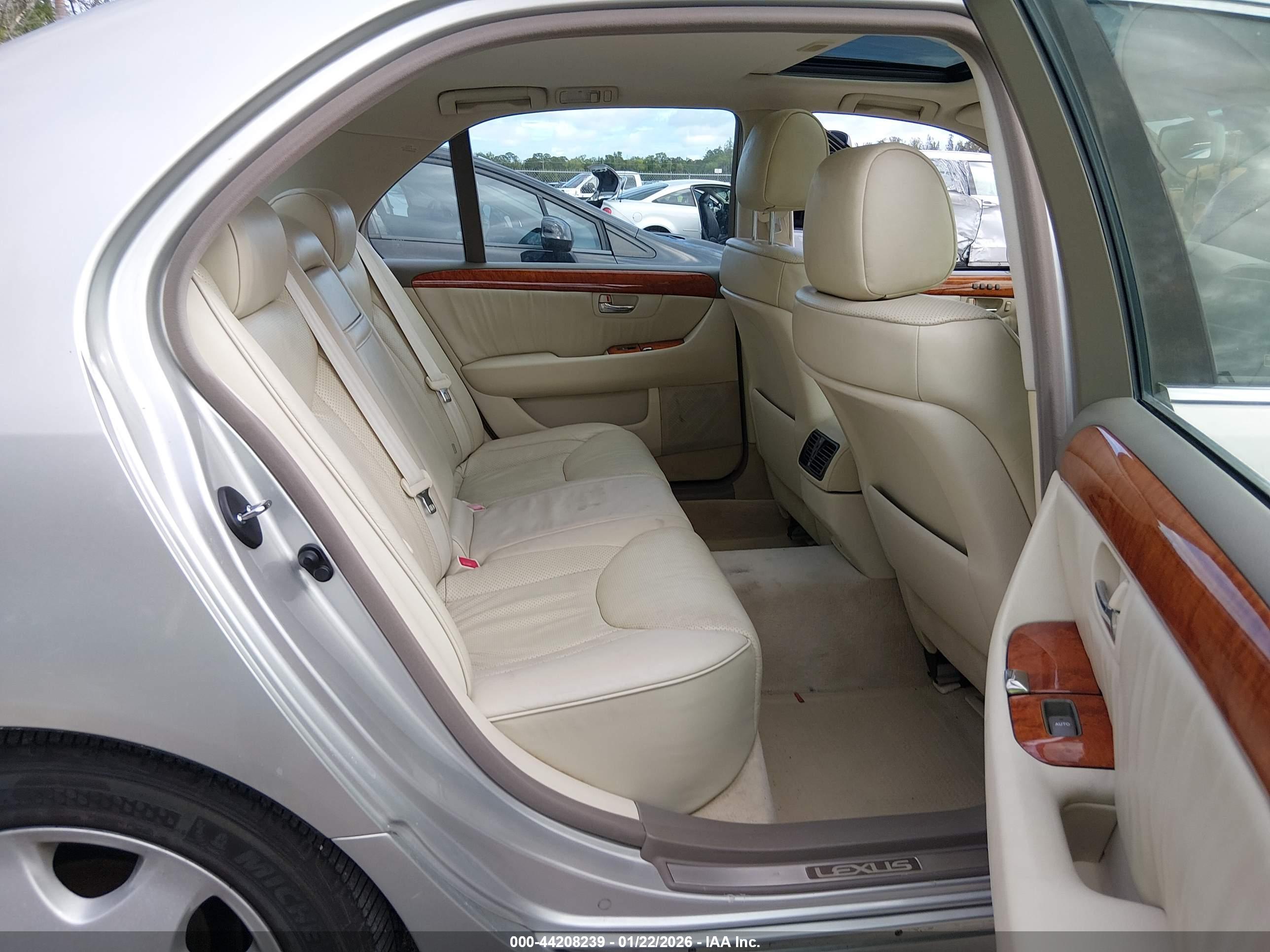 LEXUS LS image 8