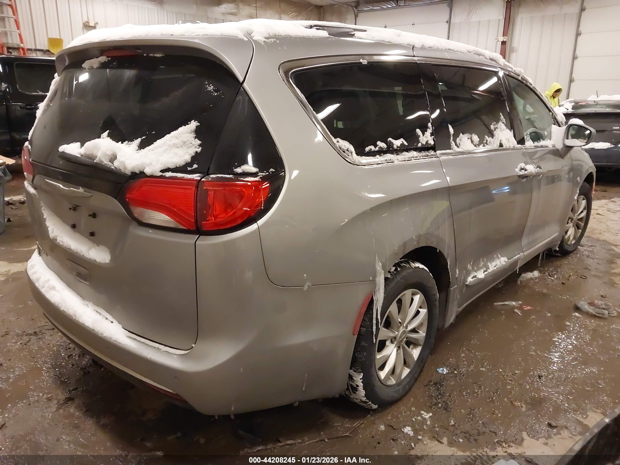 CHRYSLER PACIFICA image 4