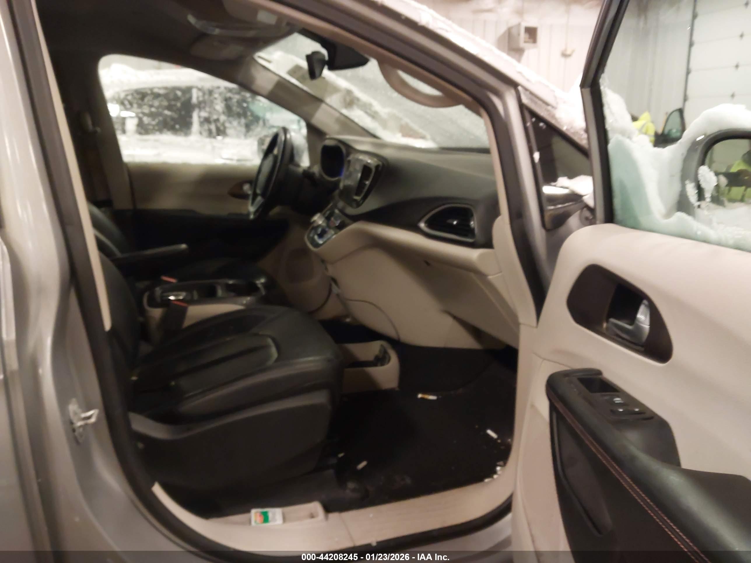 CHRYSLER PACIFICA image 5