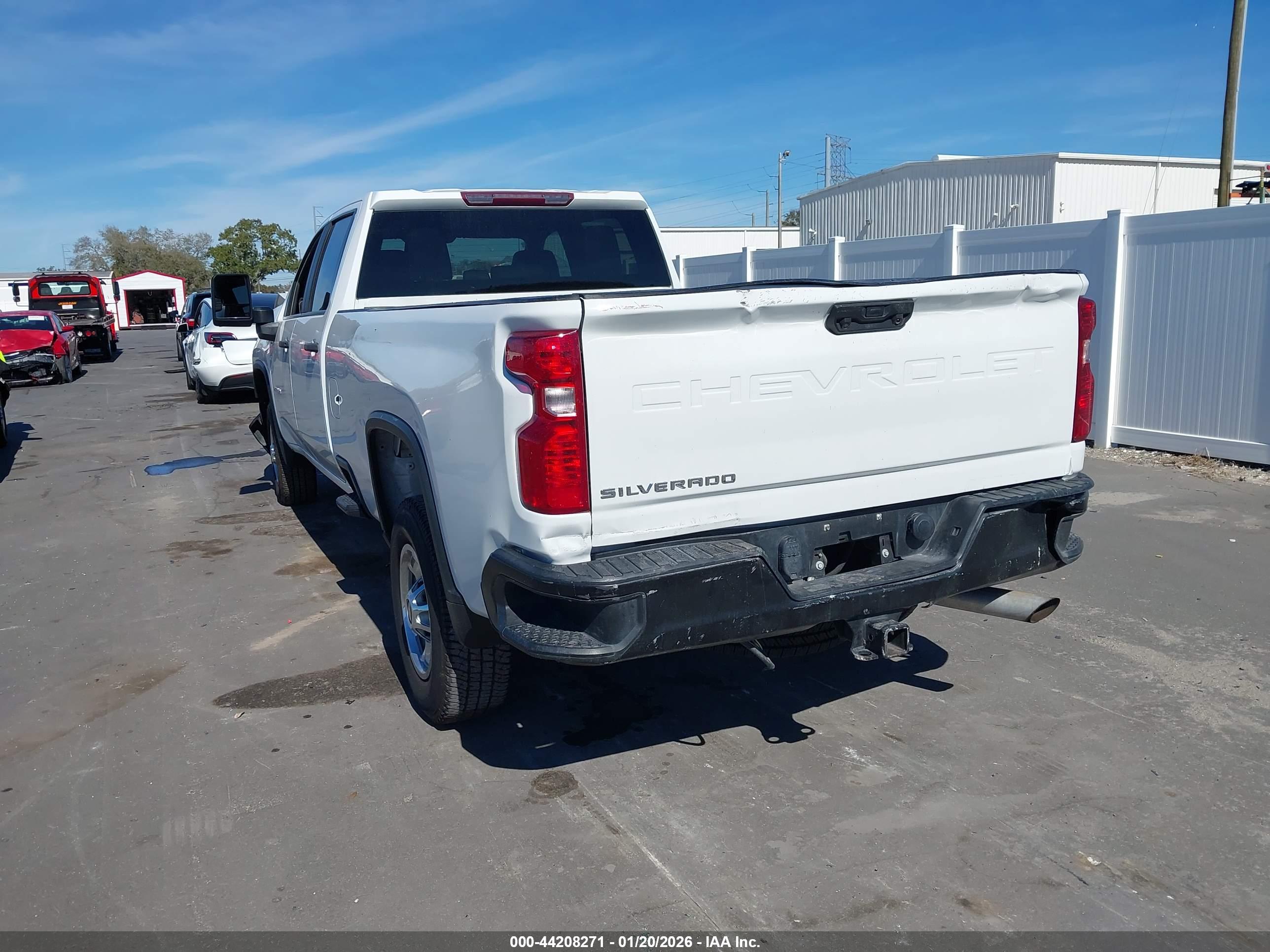 CHEVROLET SILVERADO image 3