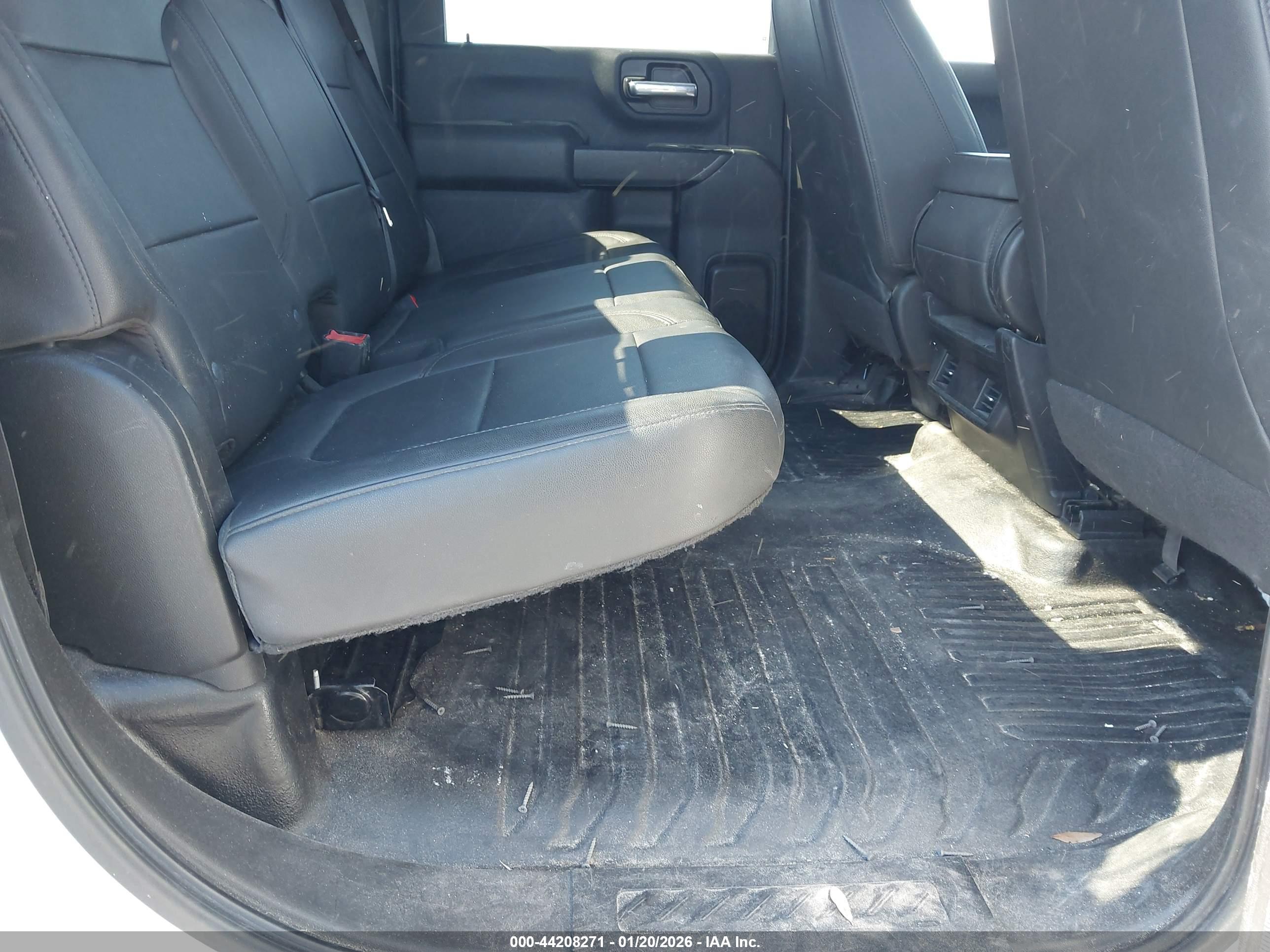 CHEVROLET SILVERADO image 8
