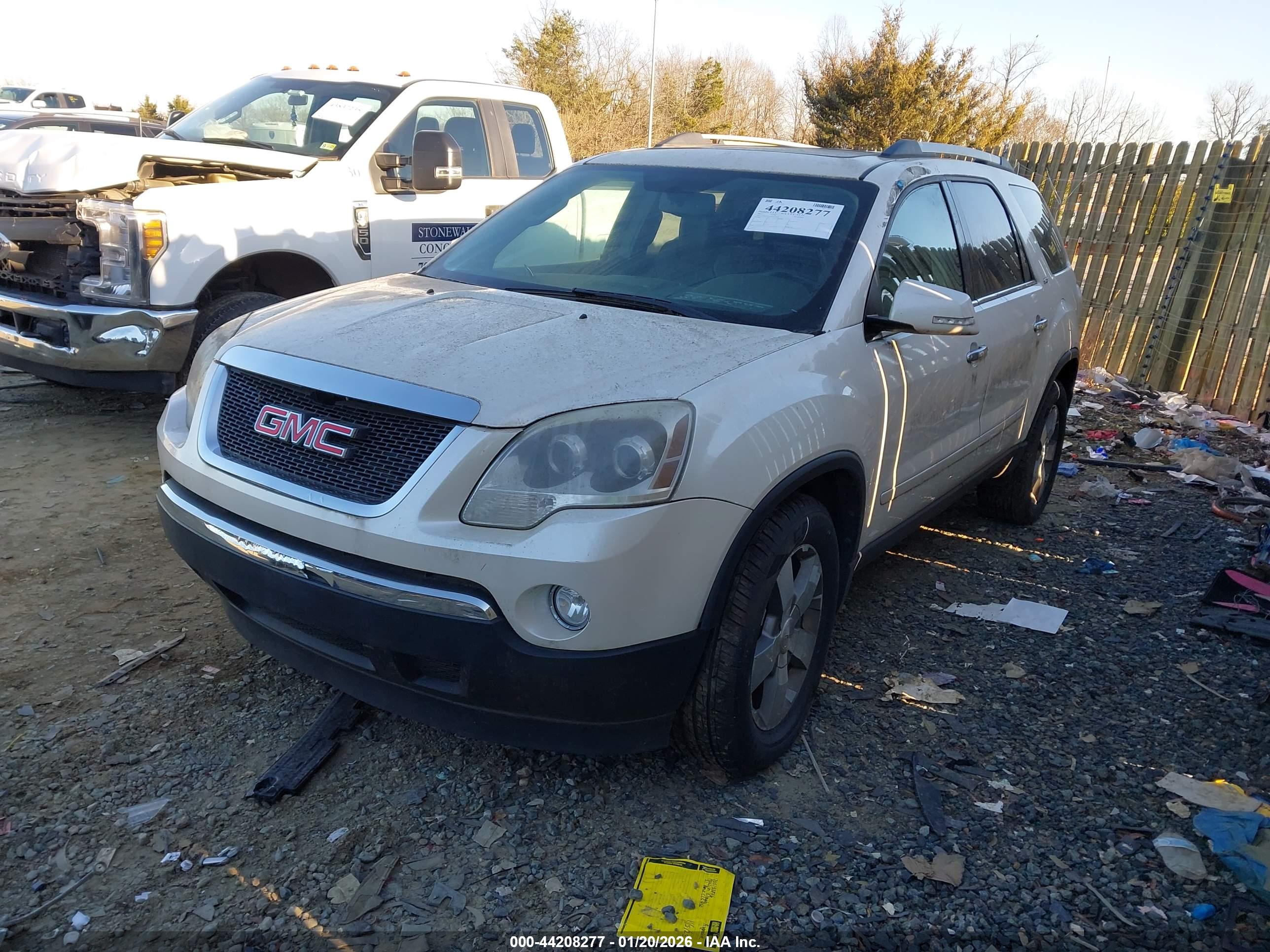 GMC ACADIA image 2