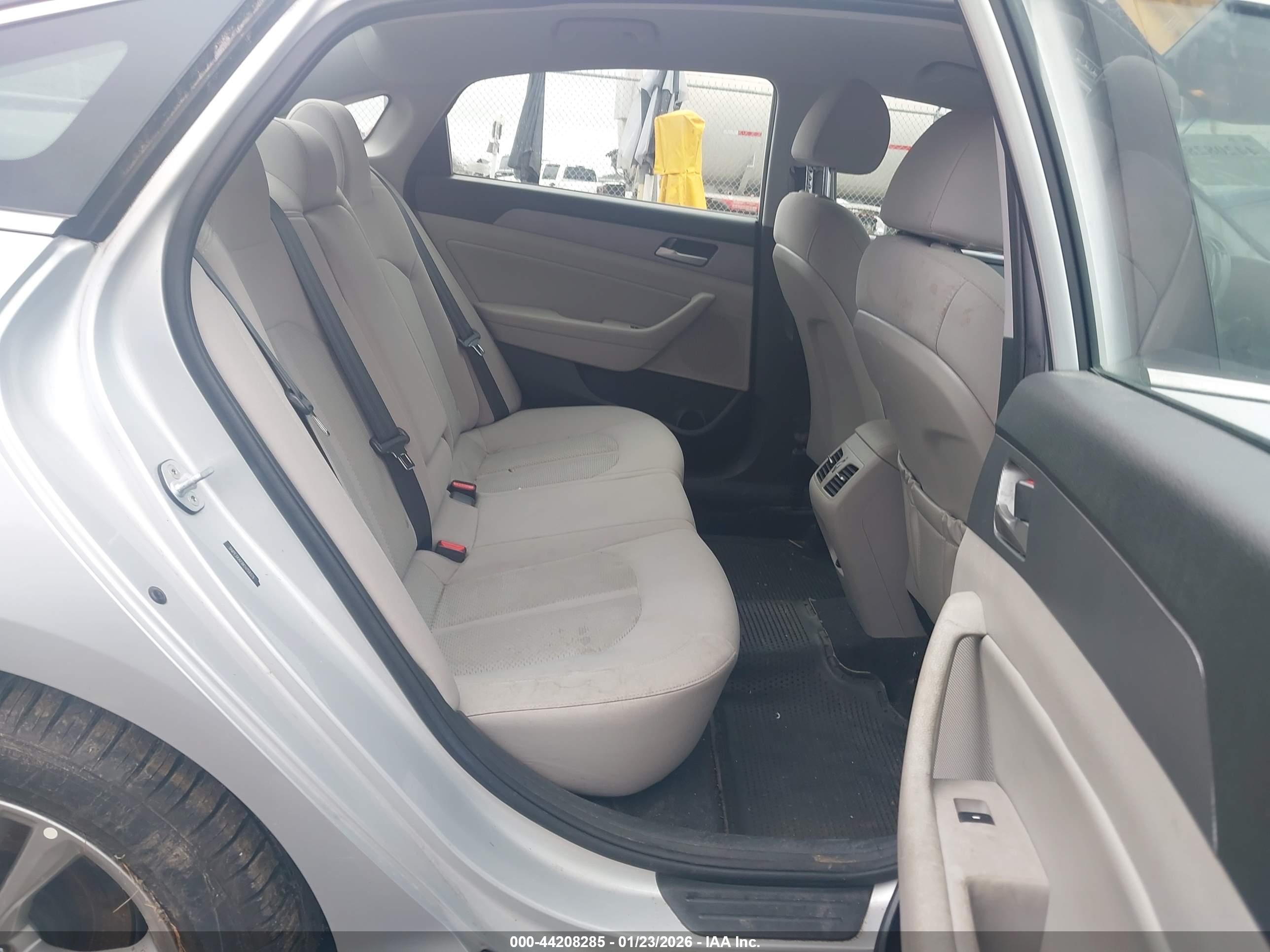 HYUNDAI SONATA image 8