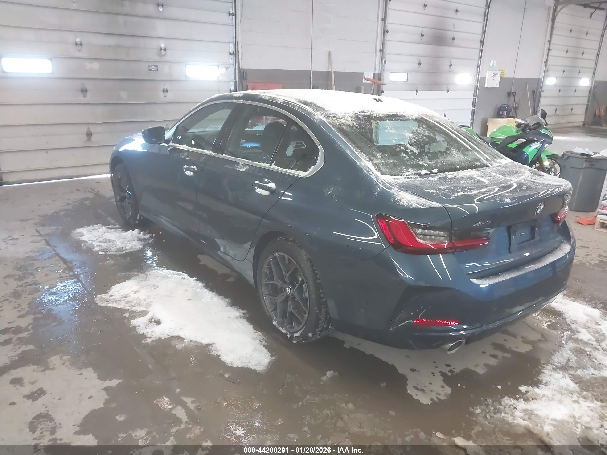 BMW 330I image 3