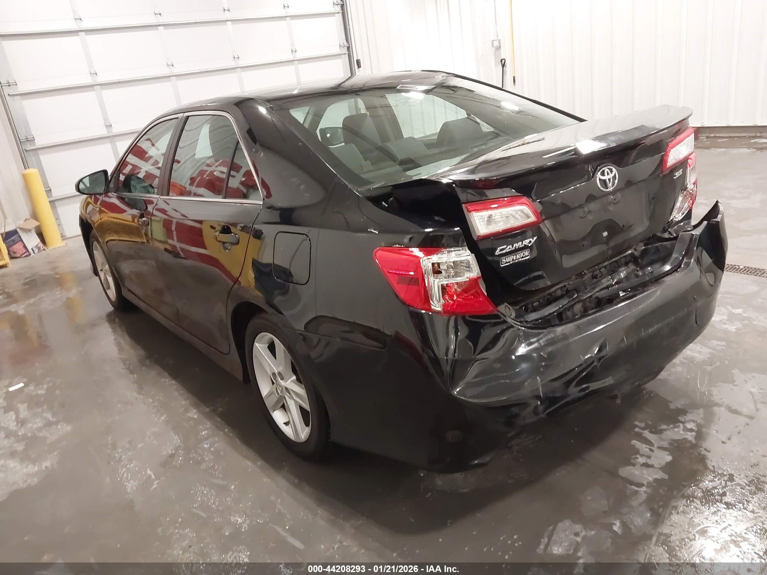 TOYOTA CAMRY image 3