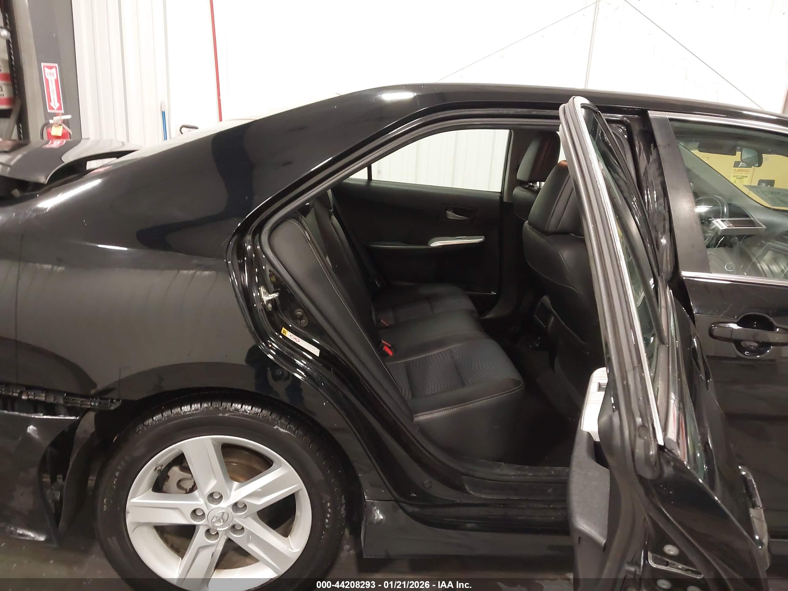 TOYOTA CAMRY image 8