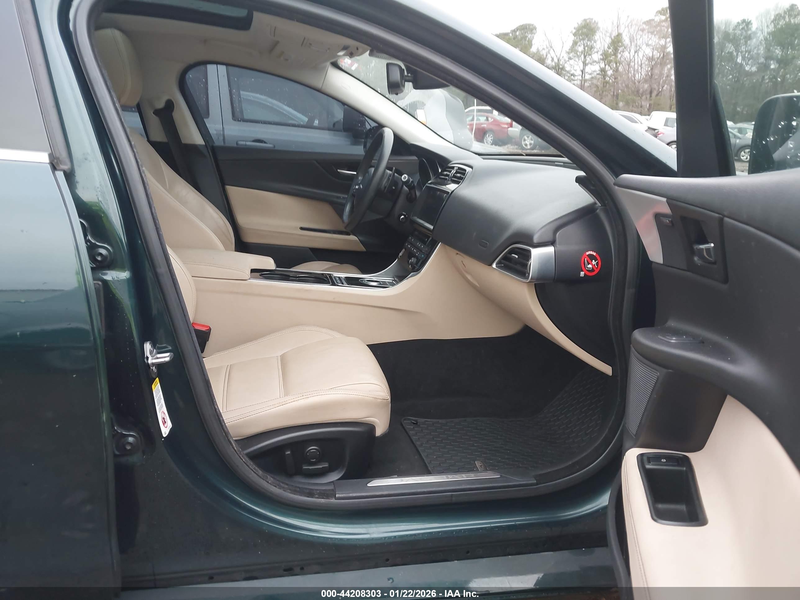 JAGUAR XE image 5
