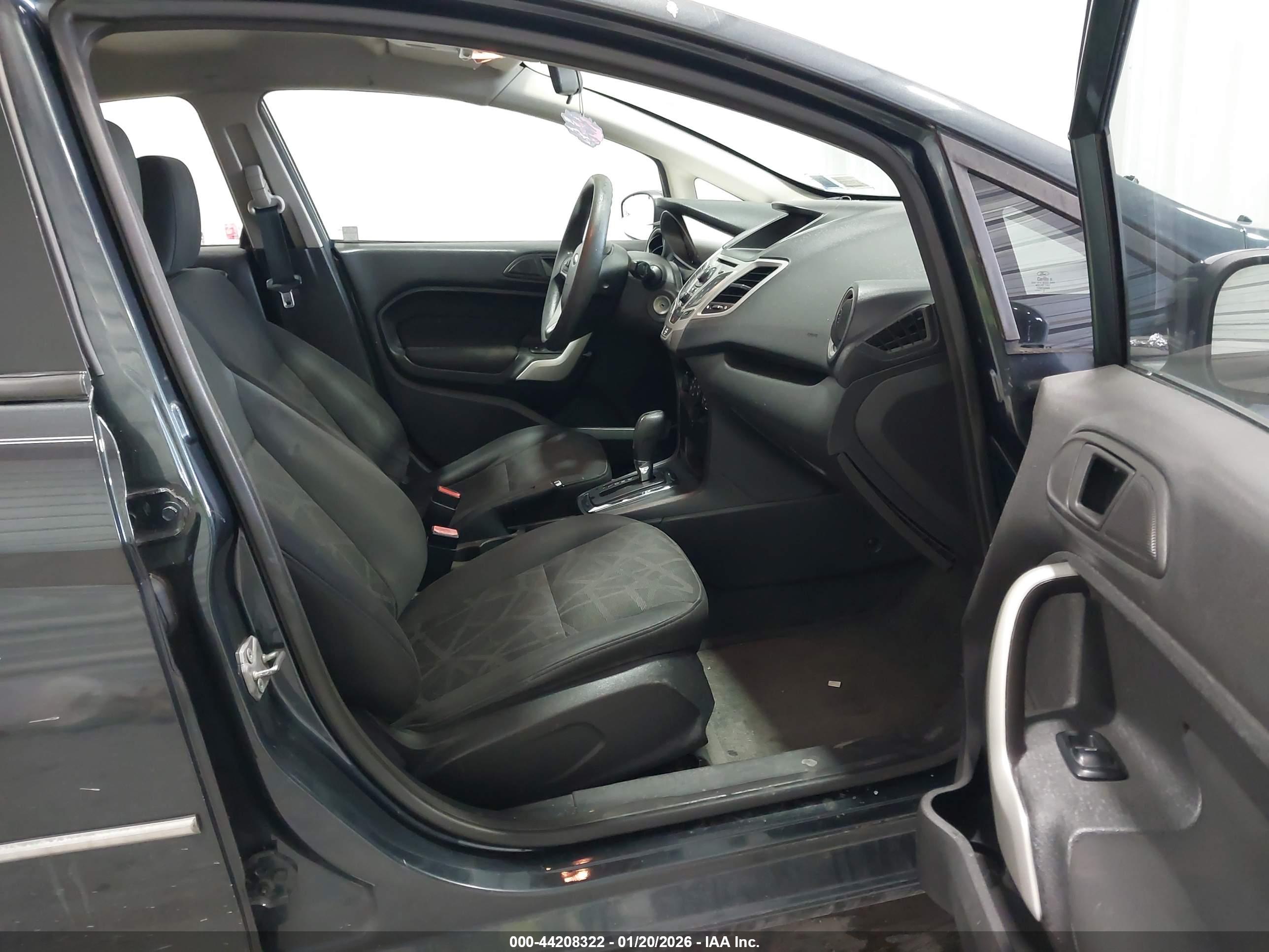 FORD FIESTA image 5
