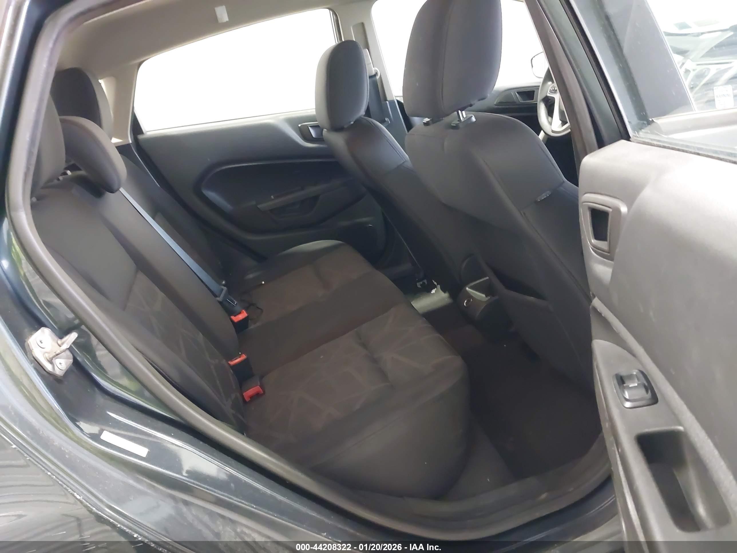FORD FIESTA image 8