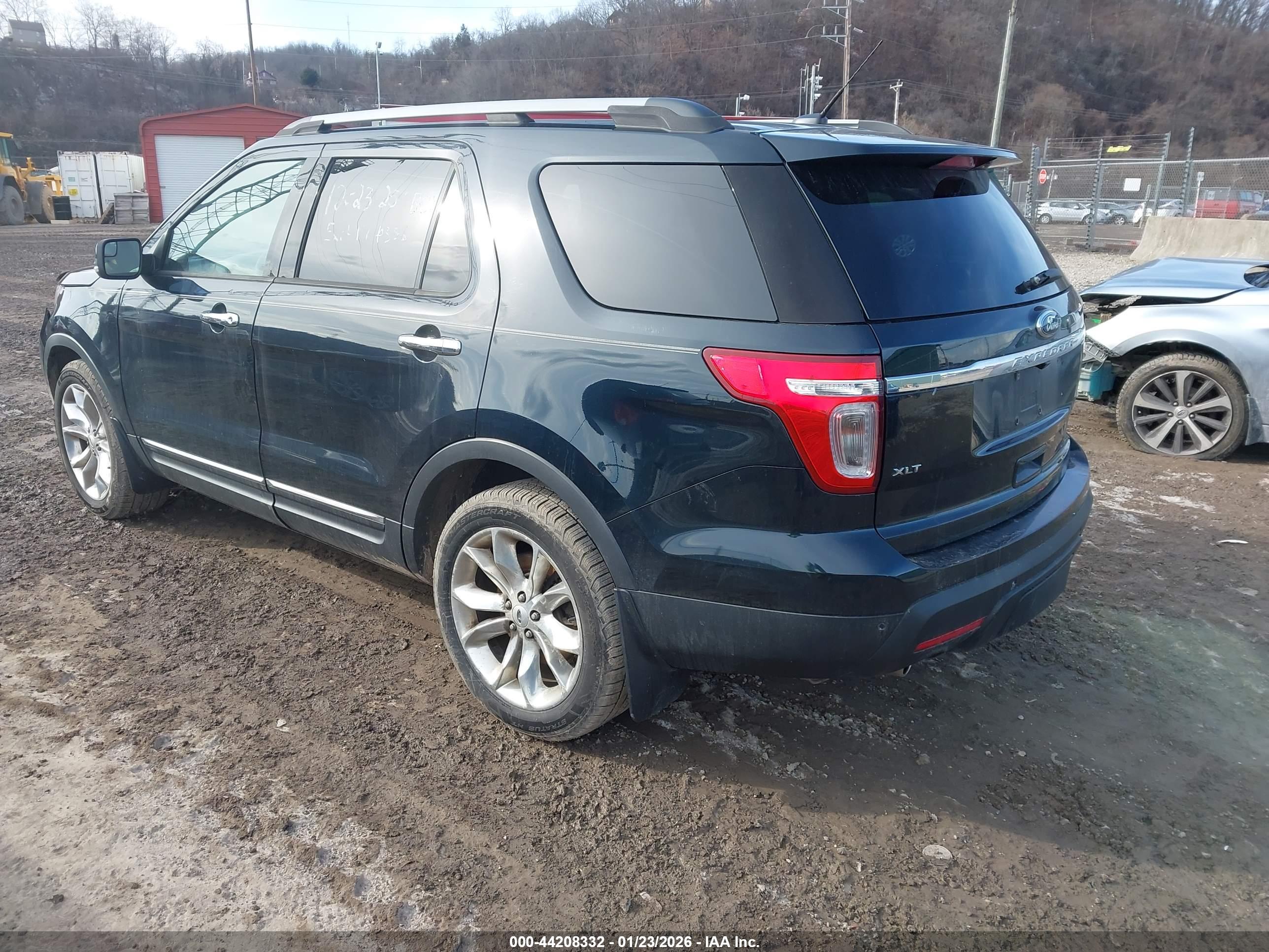 FORD EXPLORER image 3