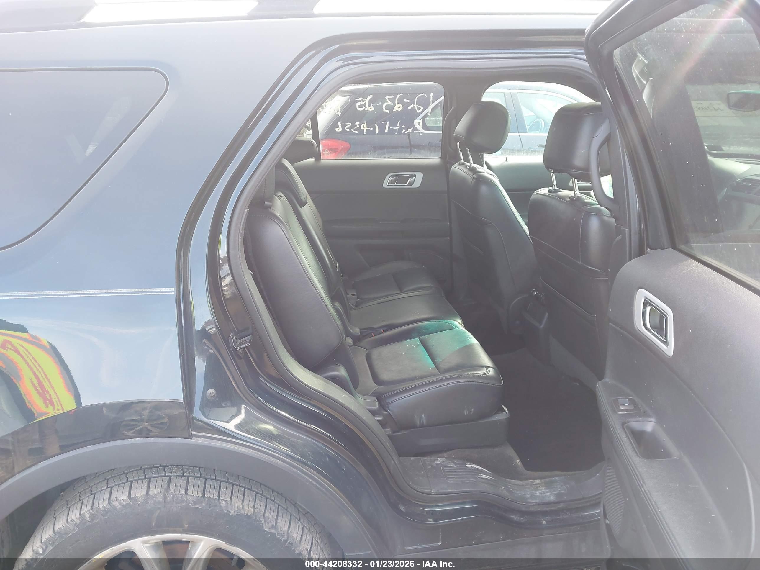 FORD EXPLORER image 8