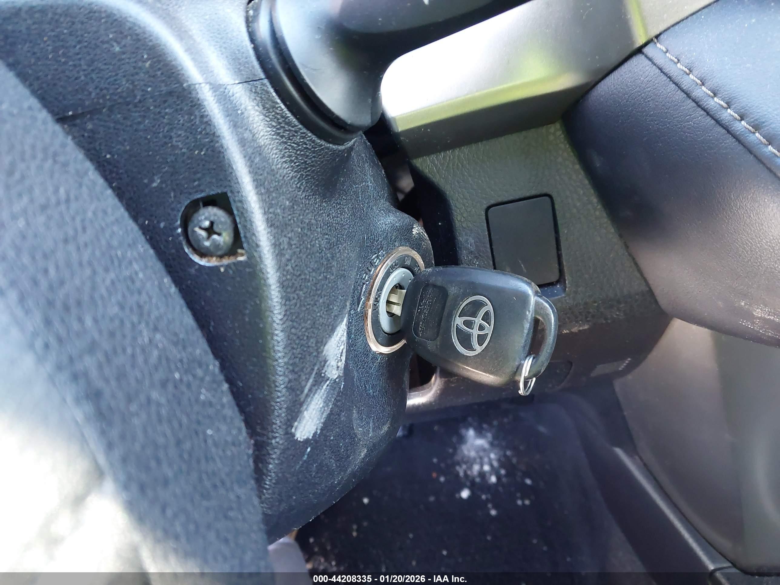 TOYOTA RAV4 image 11