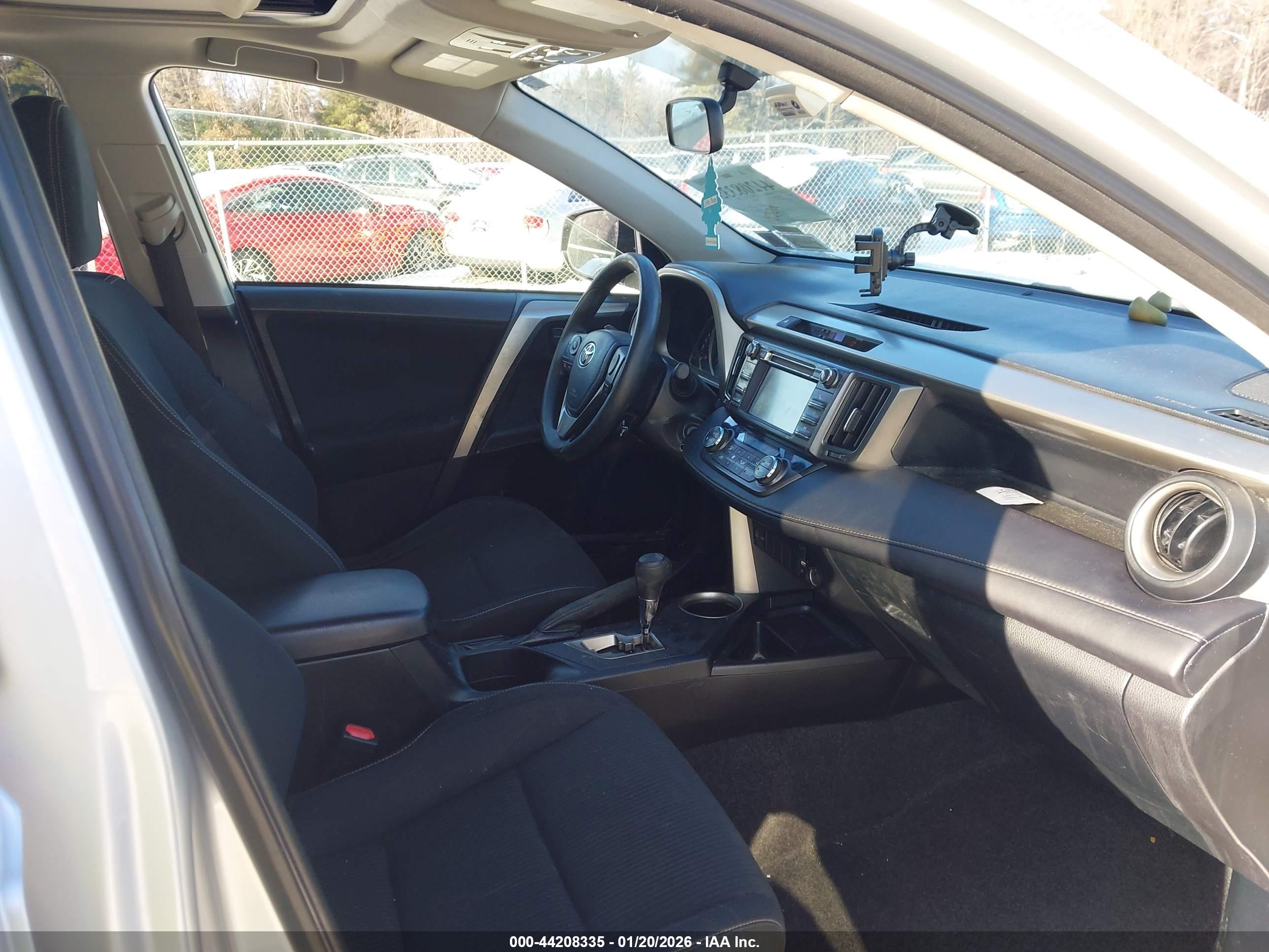 TOYOTA RAV4 image 5