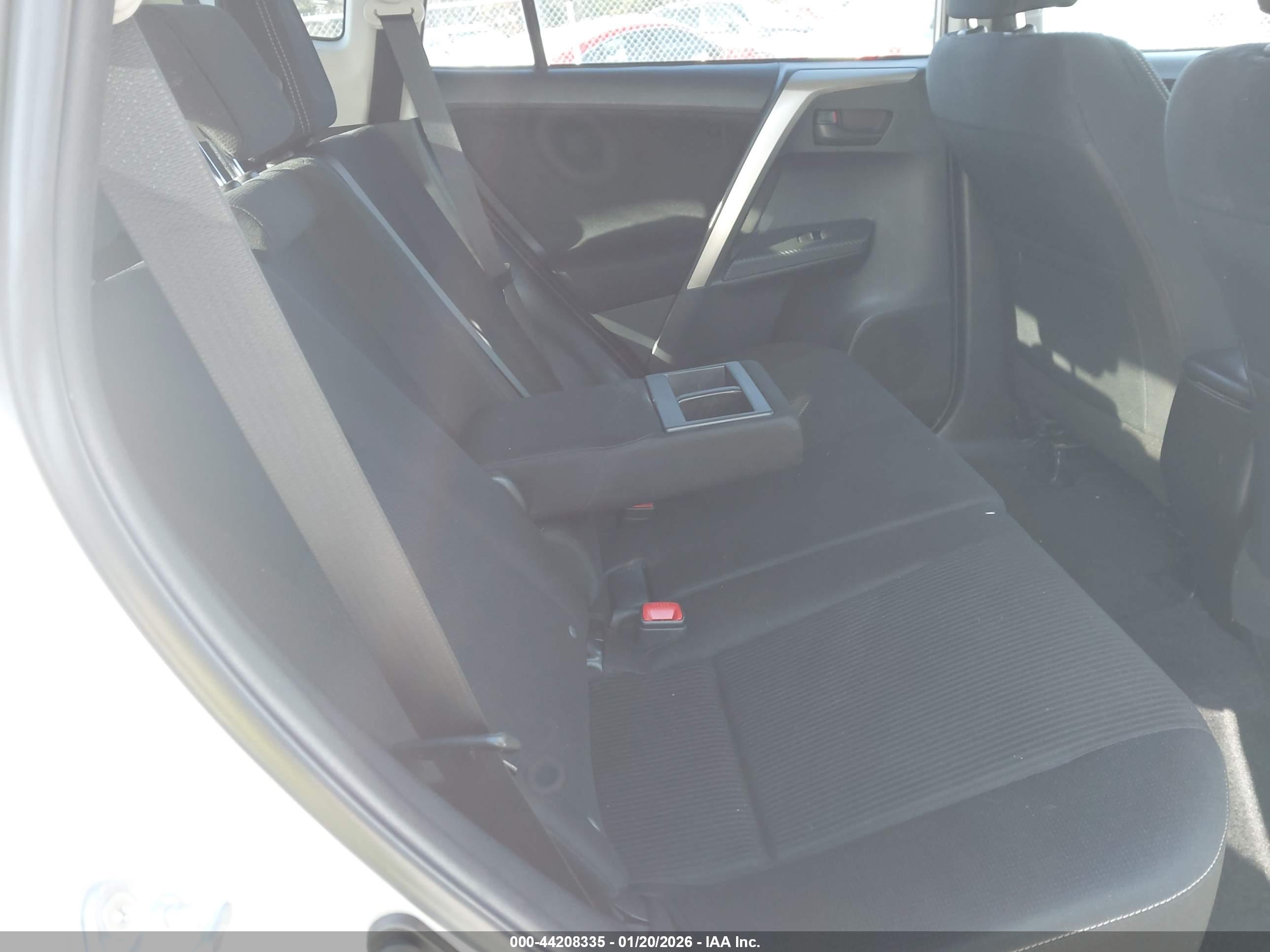 TOYOTA RAV4 image 8