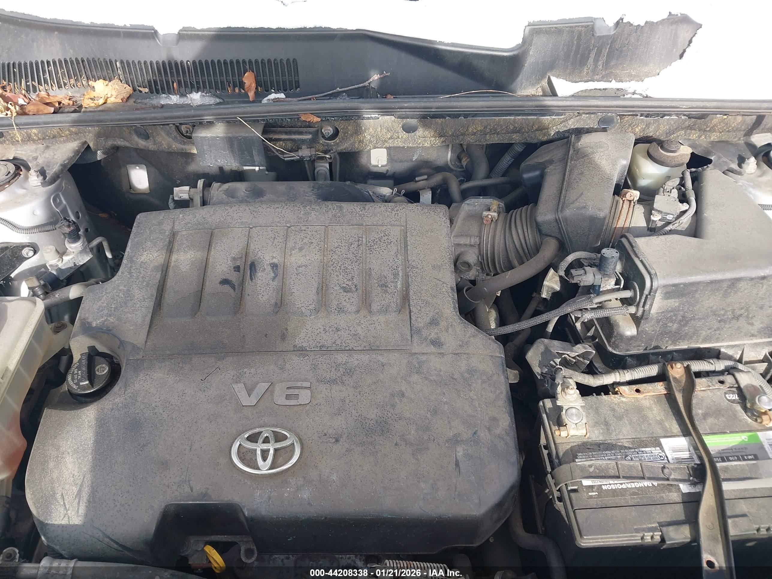 TOYOTA RAV4 image 10