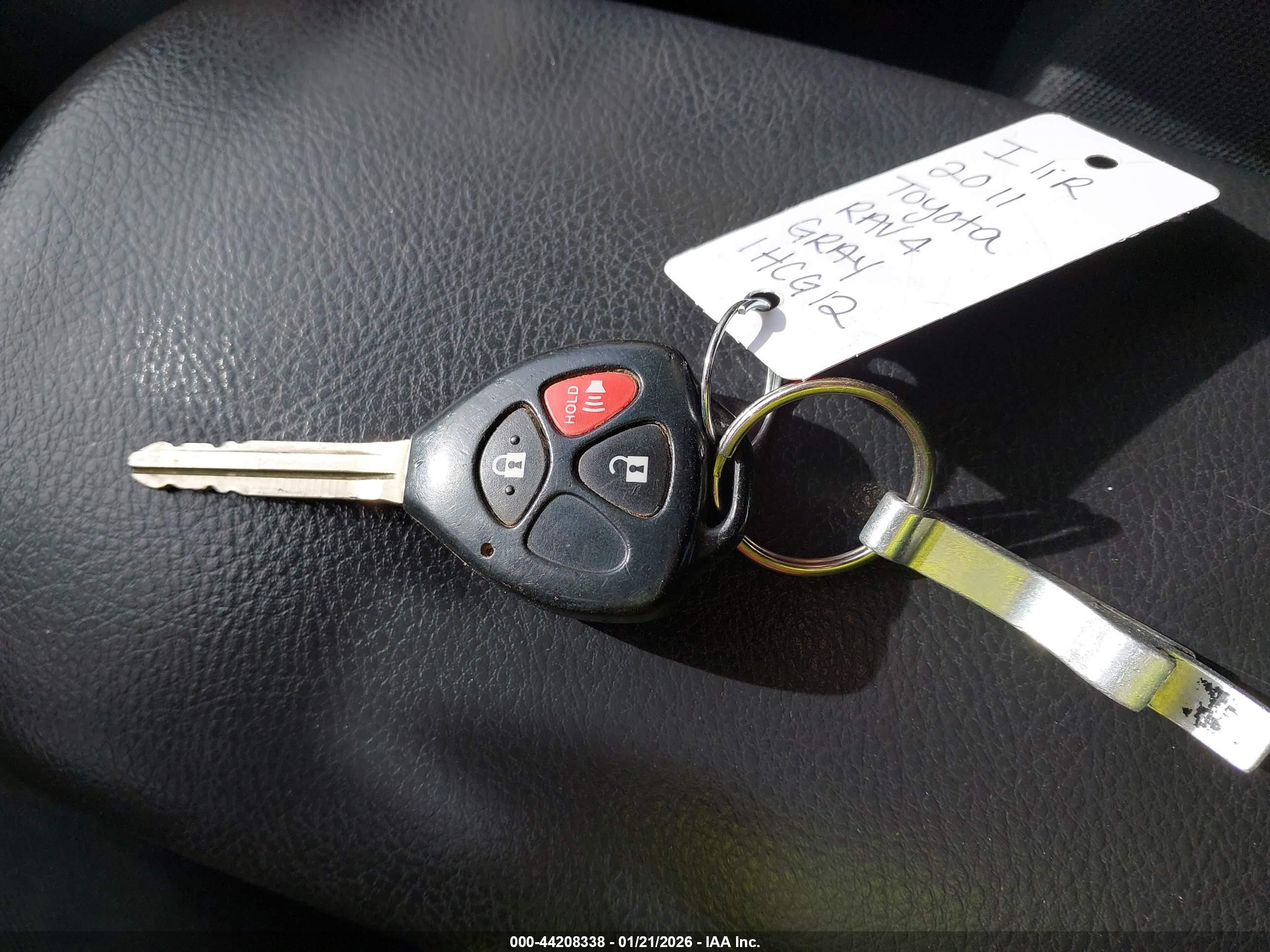 TOYOTA RAV4 image 11