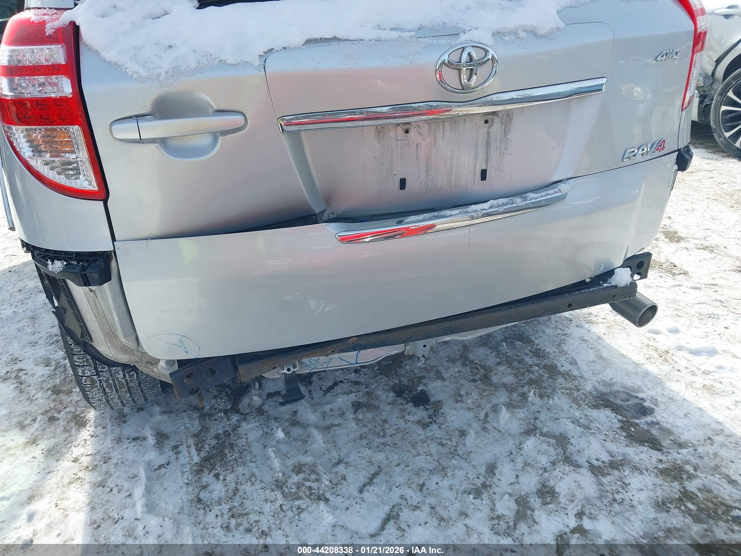 TOYOTA RAV4 image 6