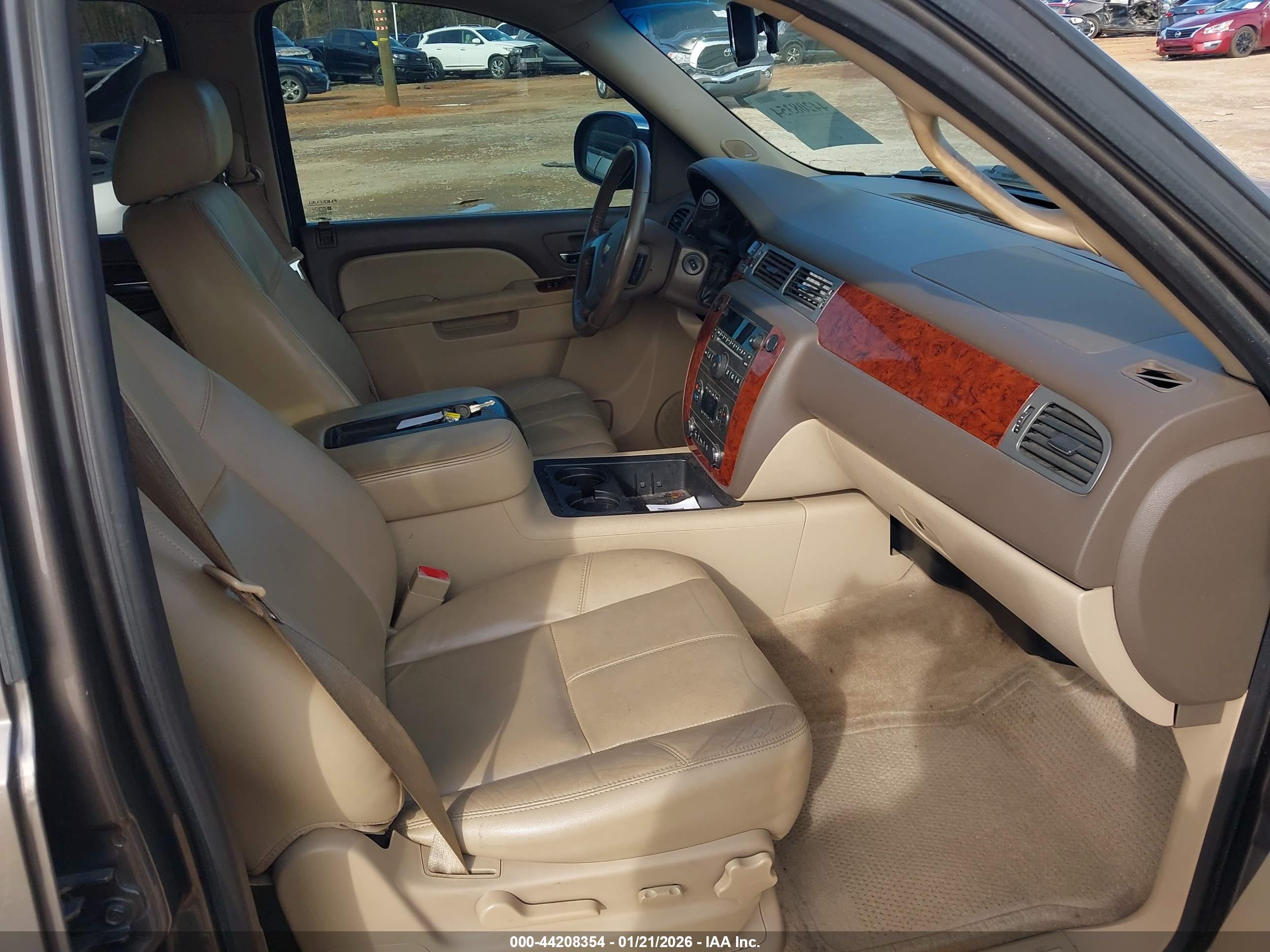 CHEVROLET TAHOE image 5