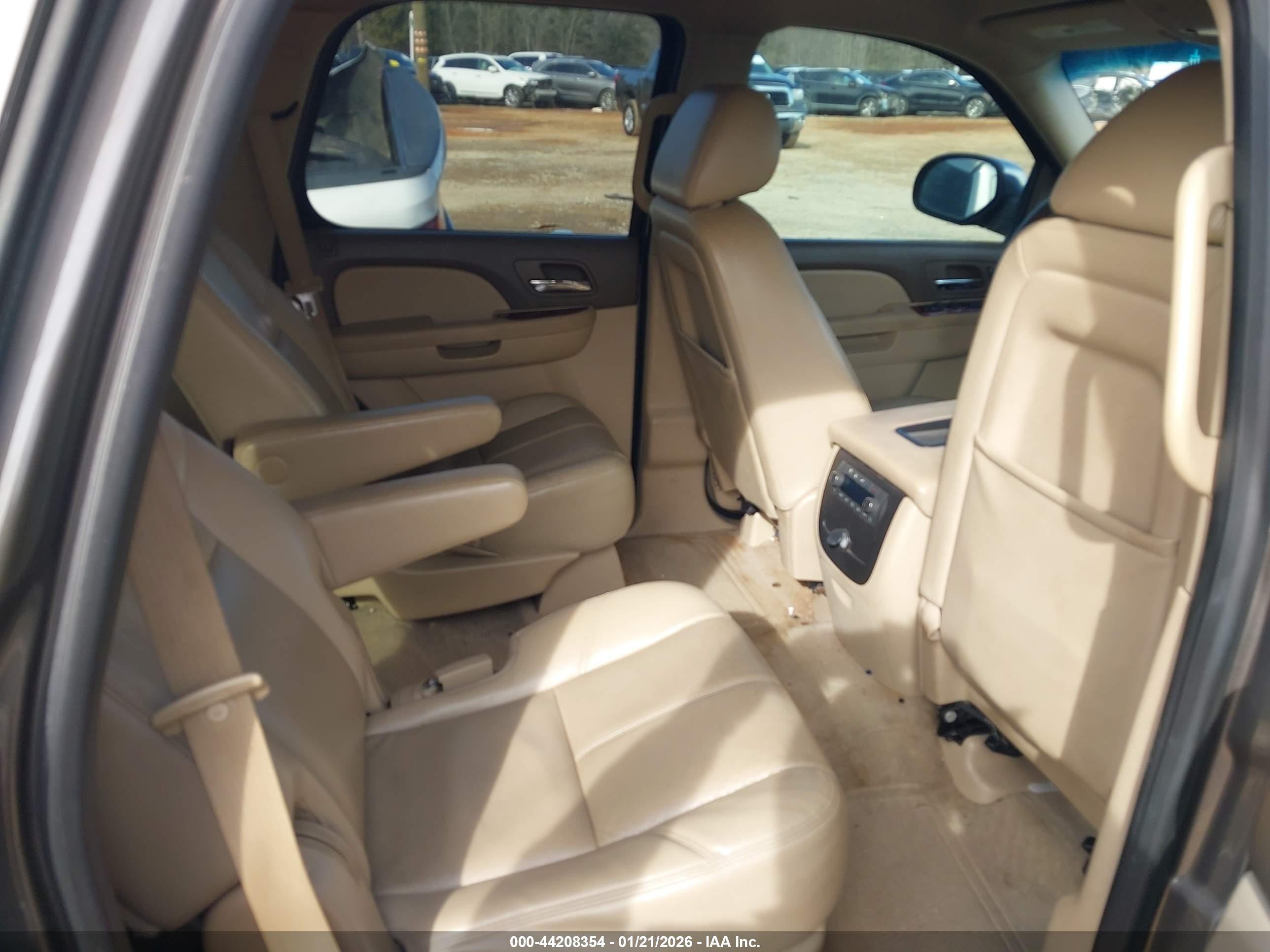 CHEVROLET TAHOE image 8