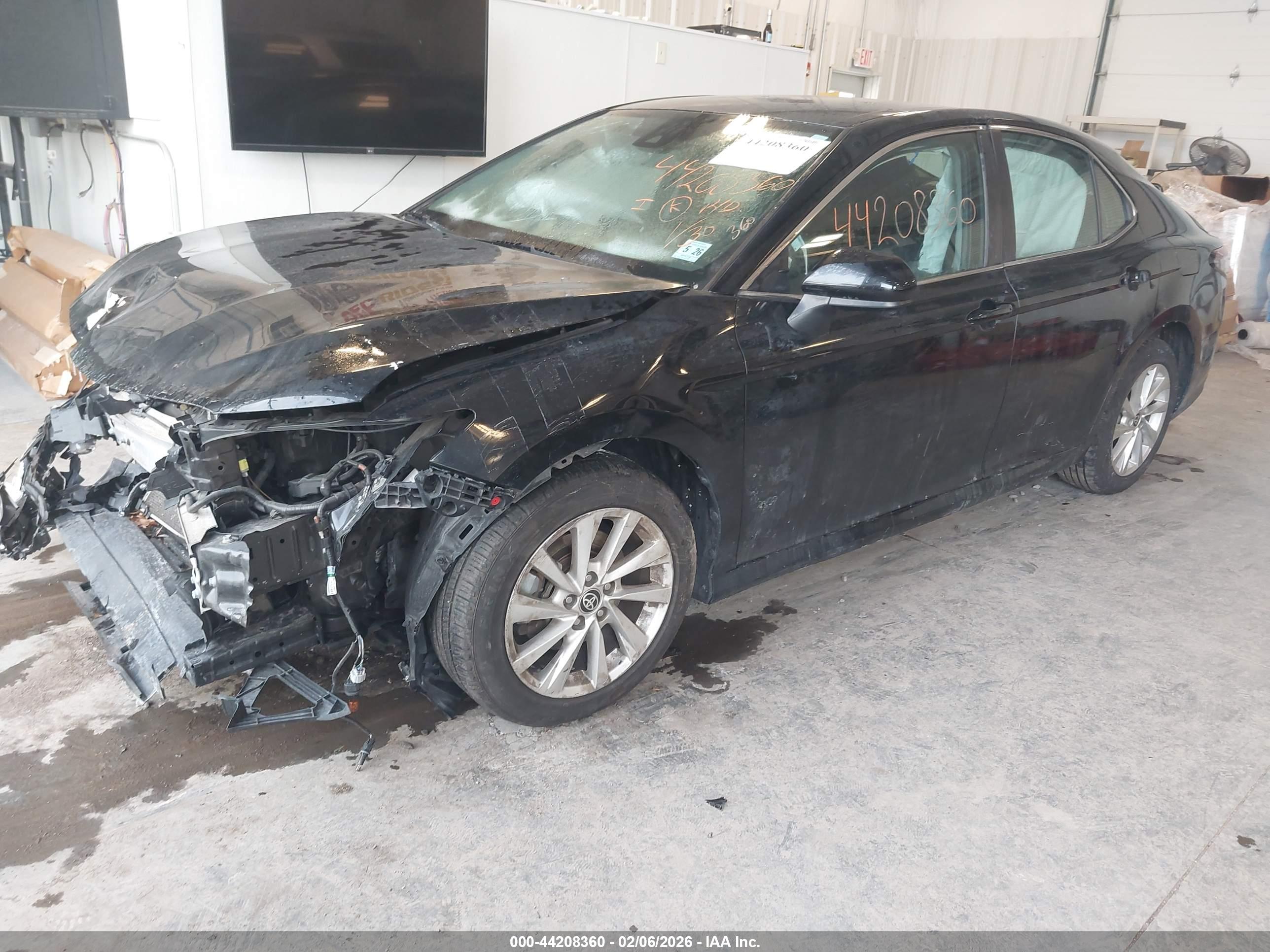 TOYOTA CAMRY image 2