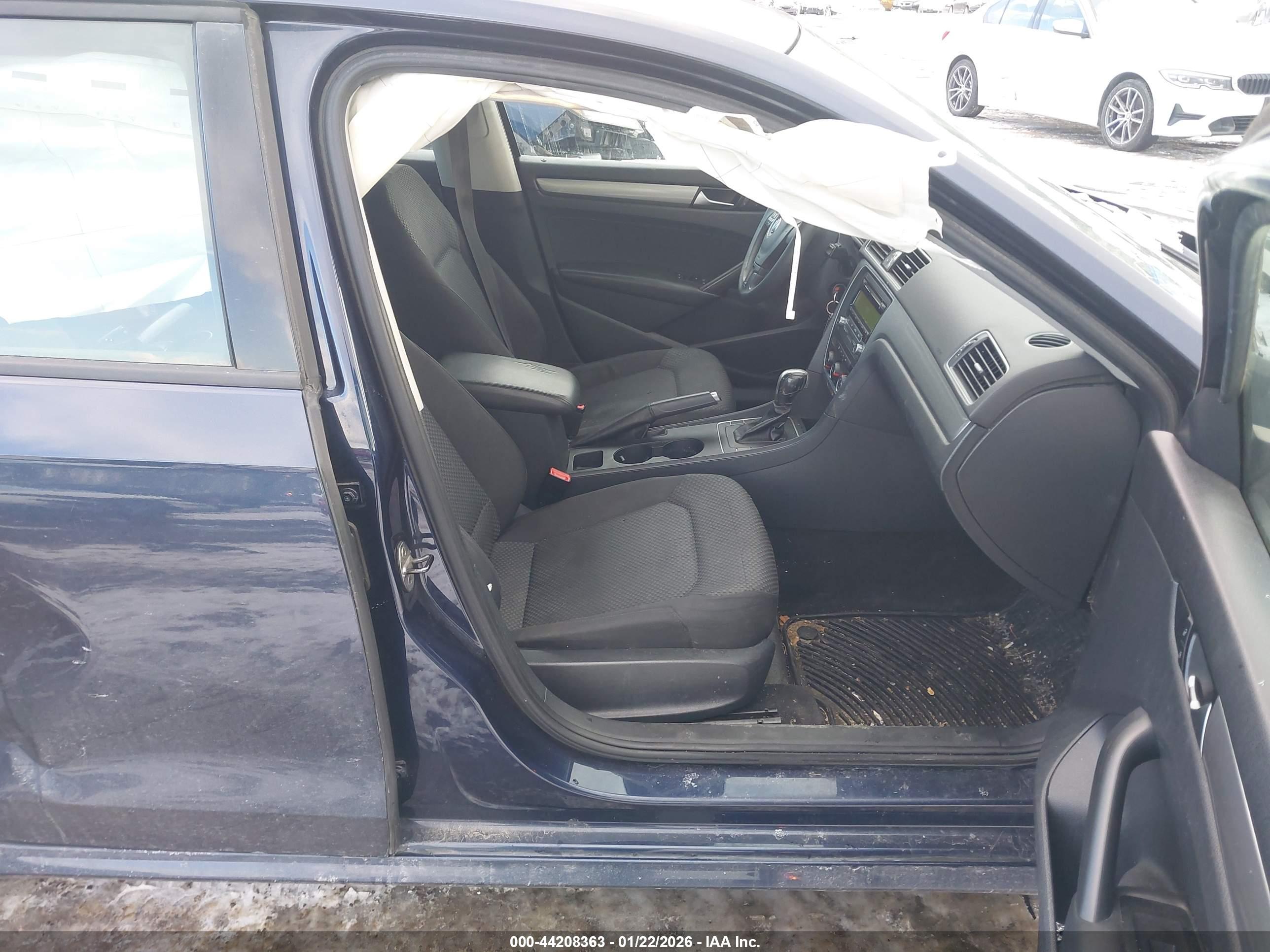 VOLKSWAGEN PASSAT image 5