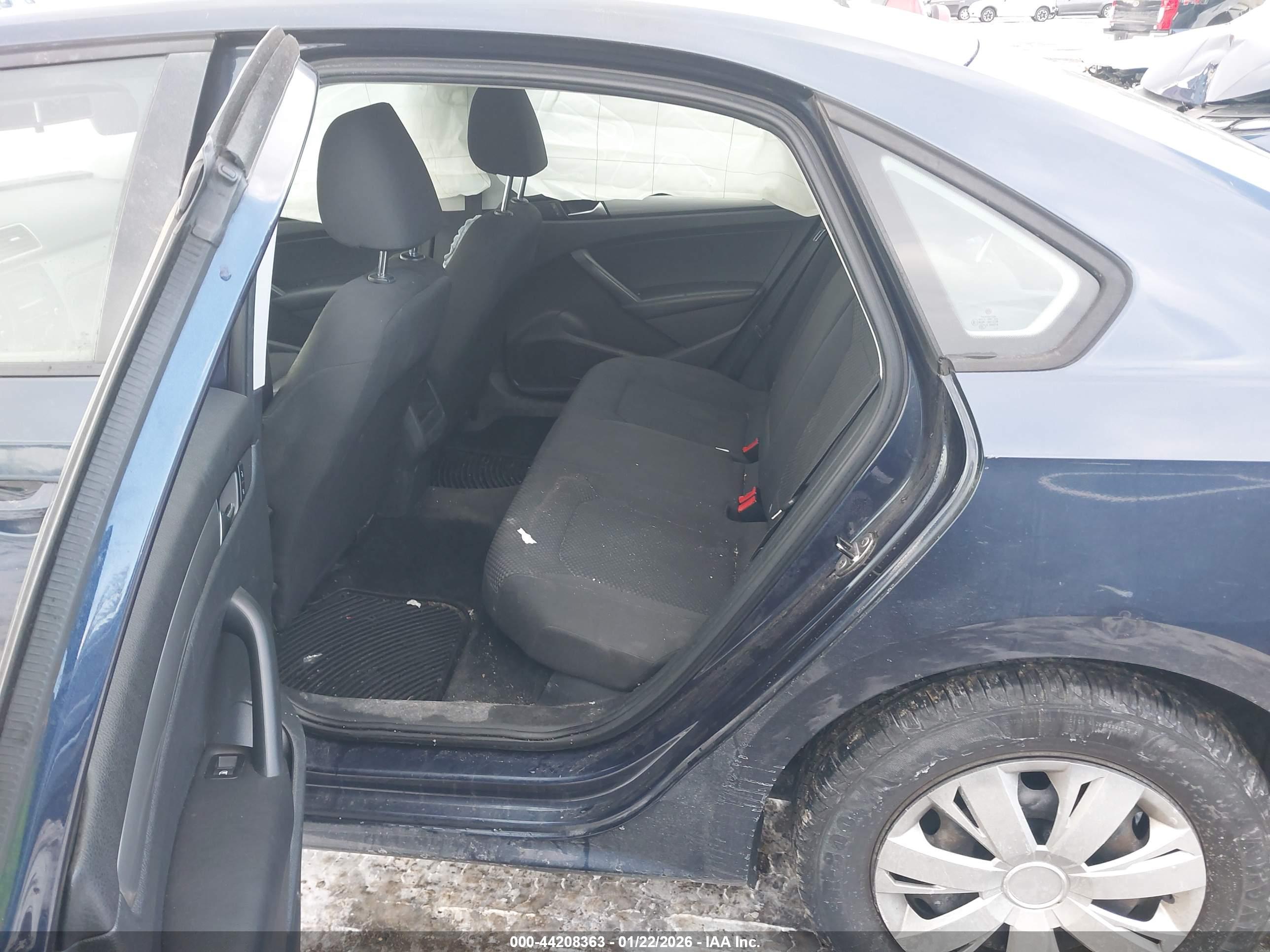 VOLKSWAGEN PASSAT image 8