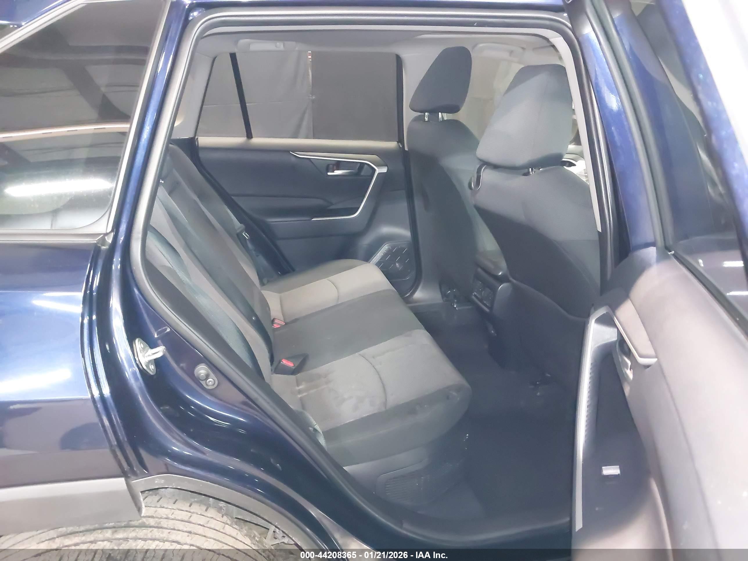 TOYOTA RAV4 image 8