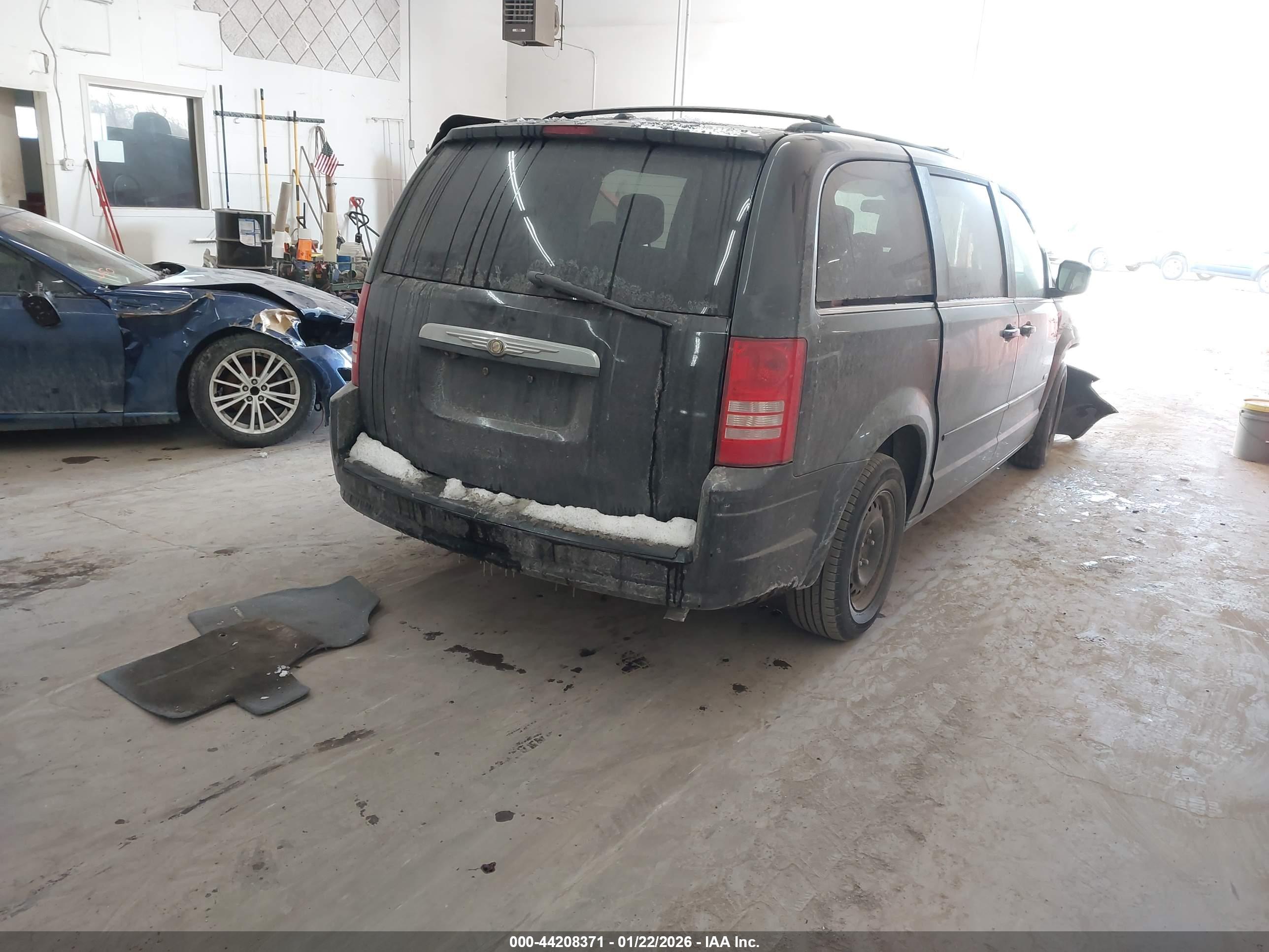 CHRYSLER TOWN image 4