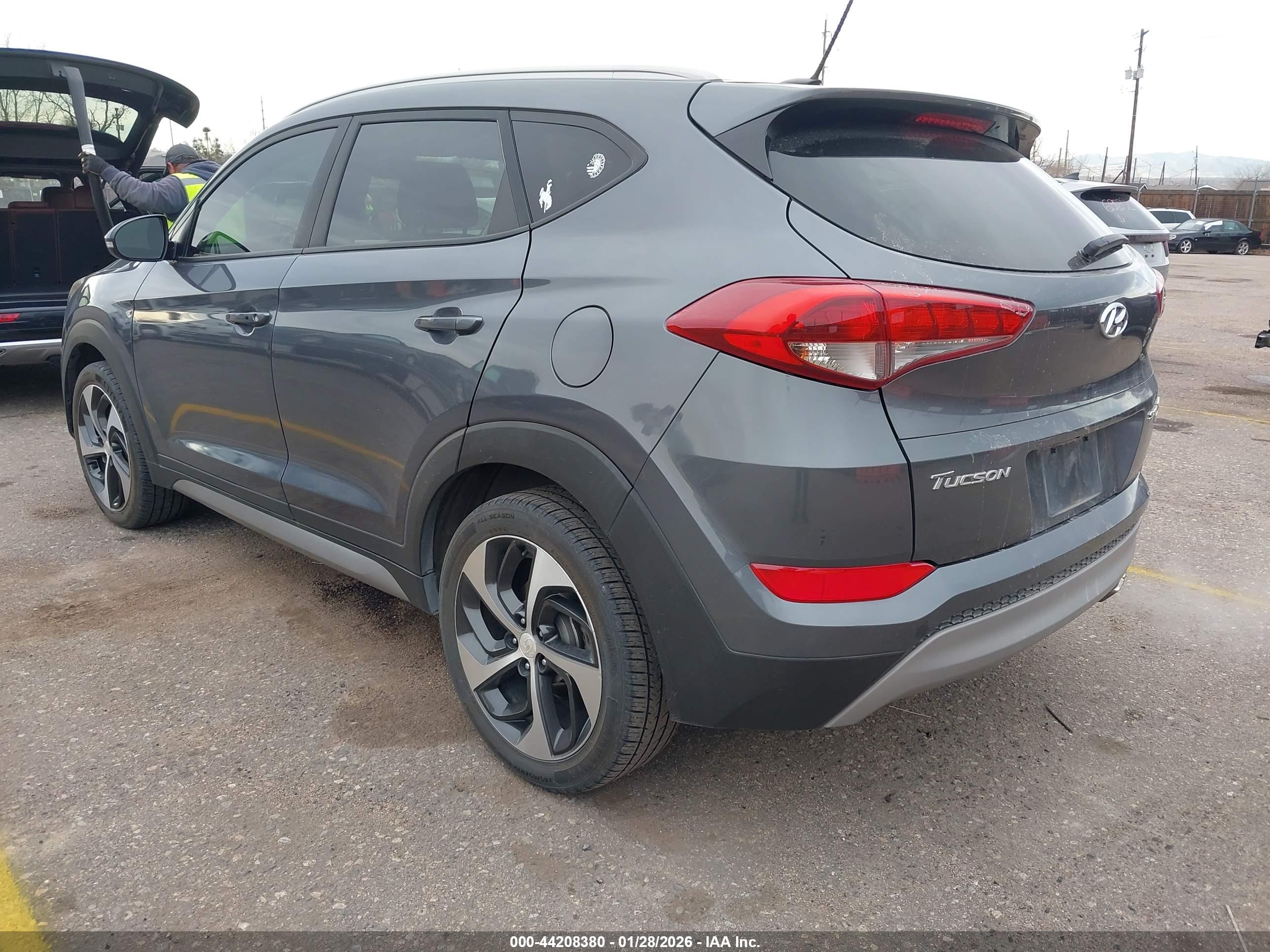 HYUNDAI TUCSON image 3
