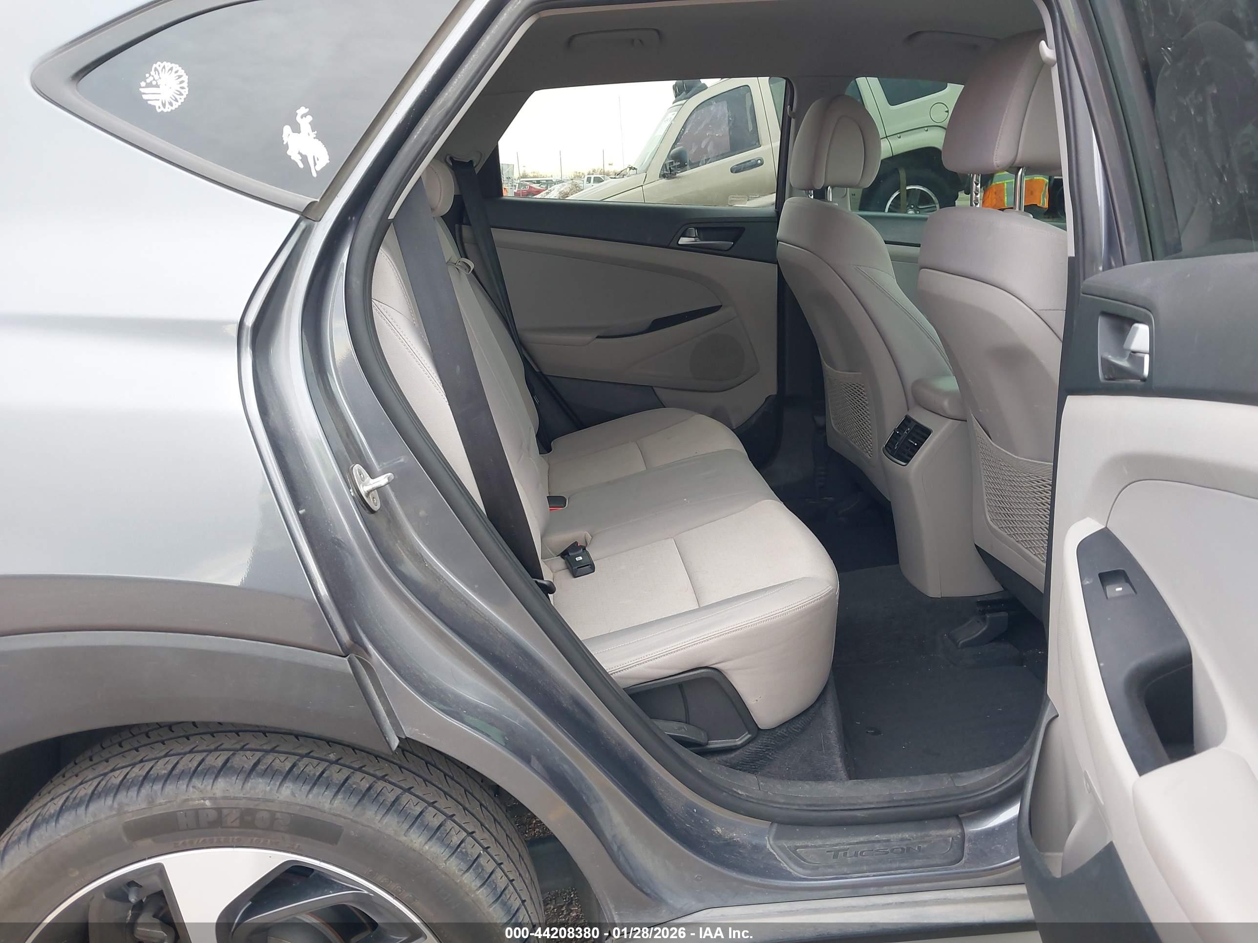 HYUNDAI TUCSON image 8
