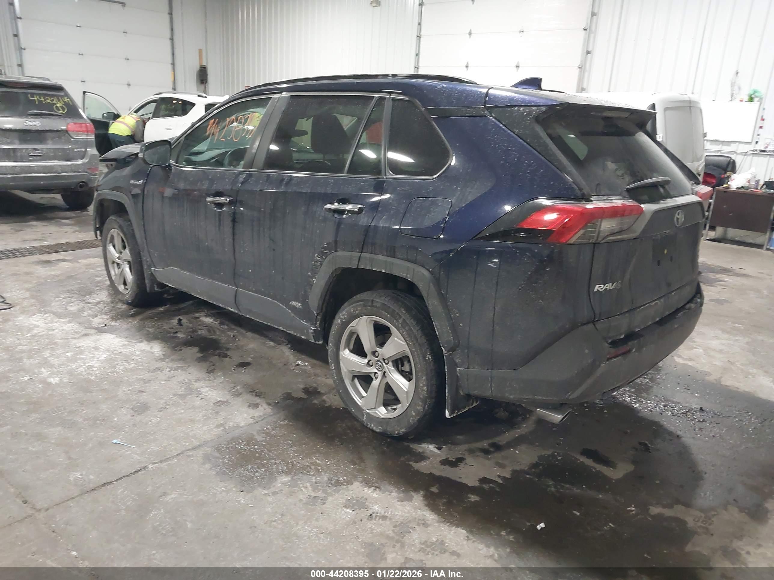 TOYOTA RAV4 image 3