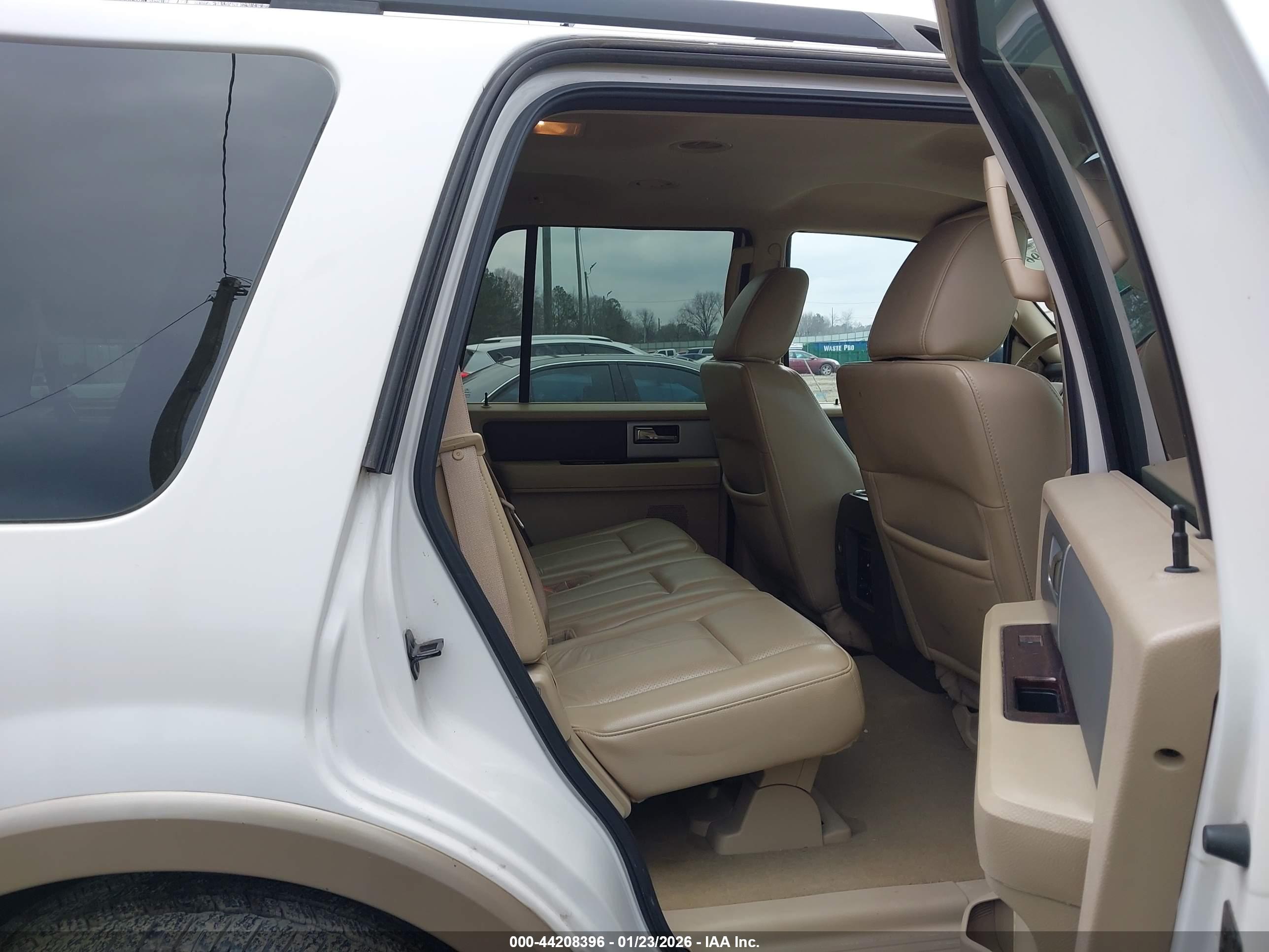 FORD EXPEDITION image 8