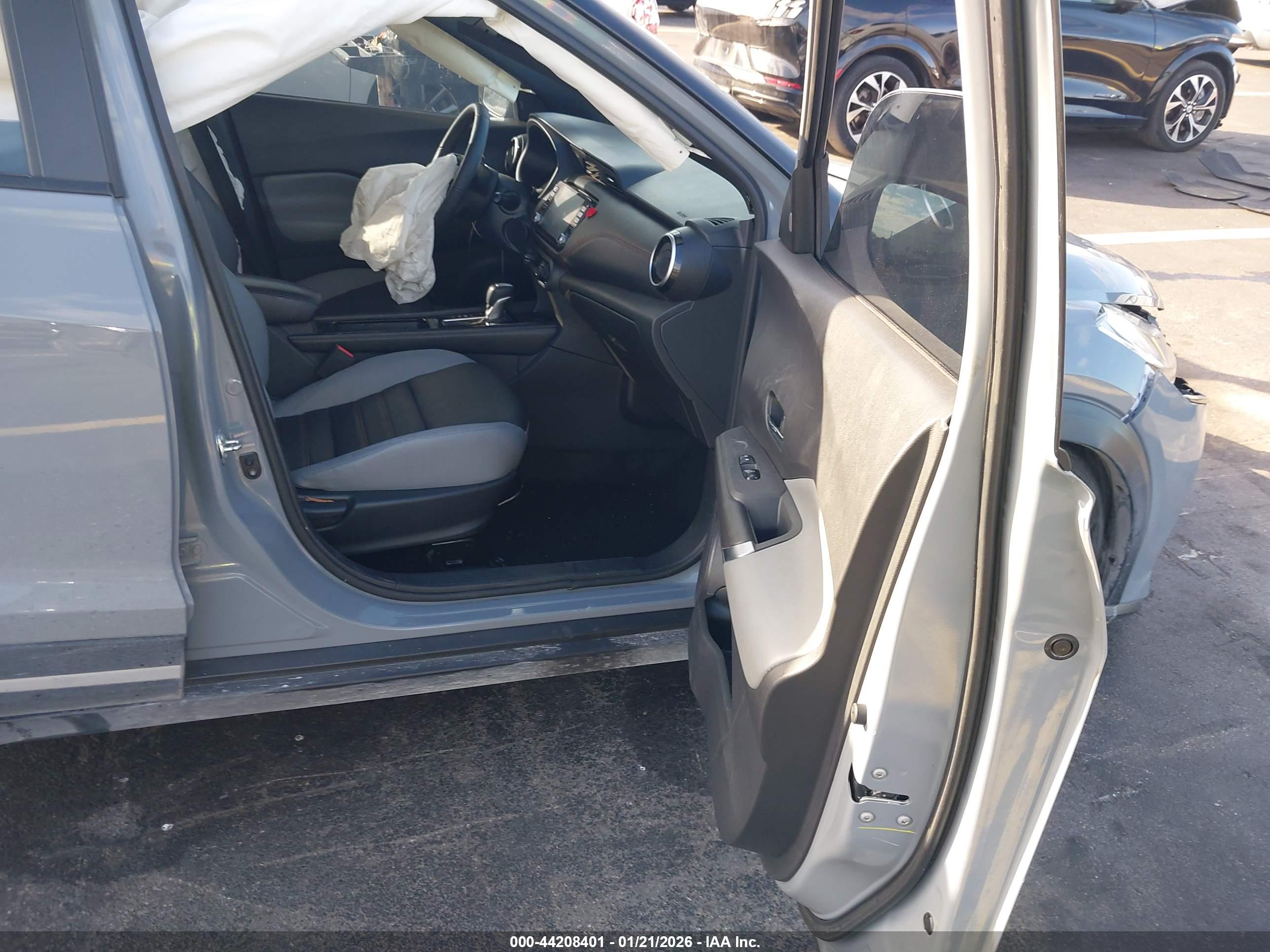 NISSAN KICKS image 5