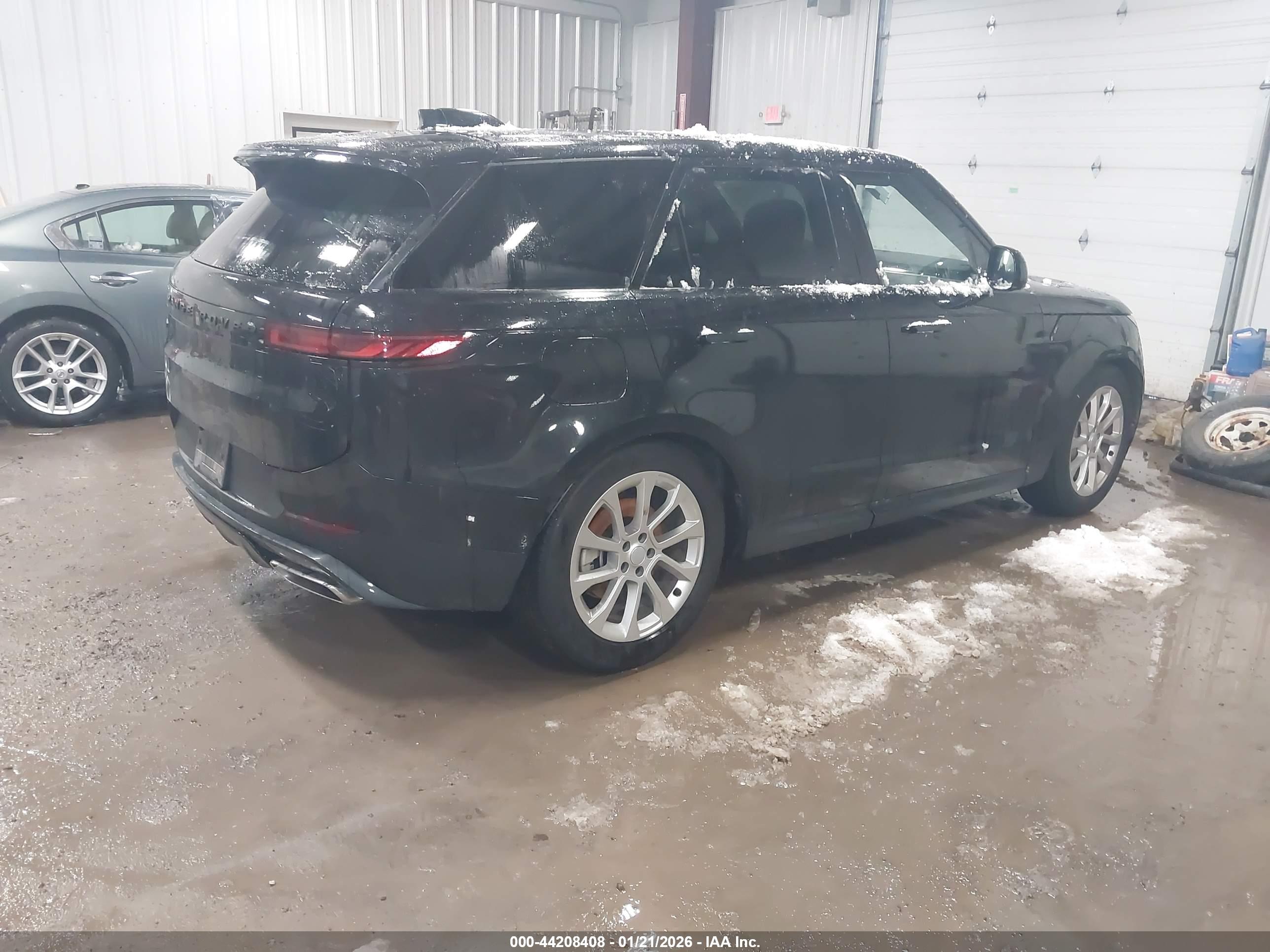 LAND ROVER image 4