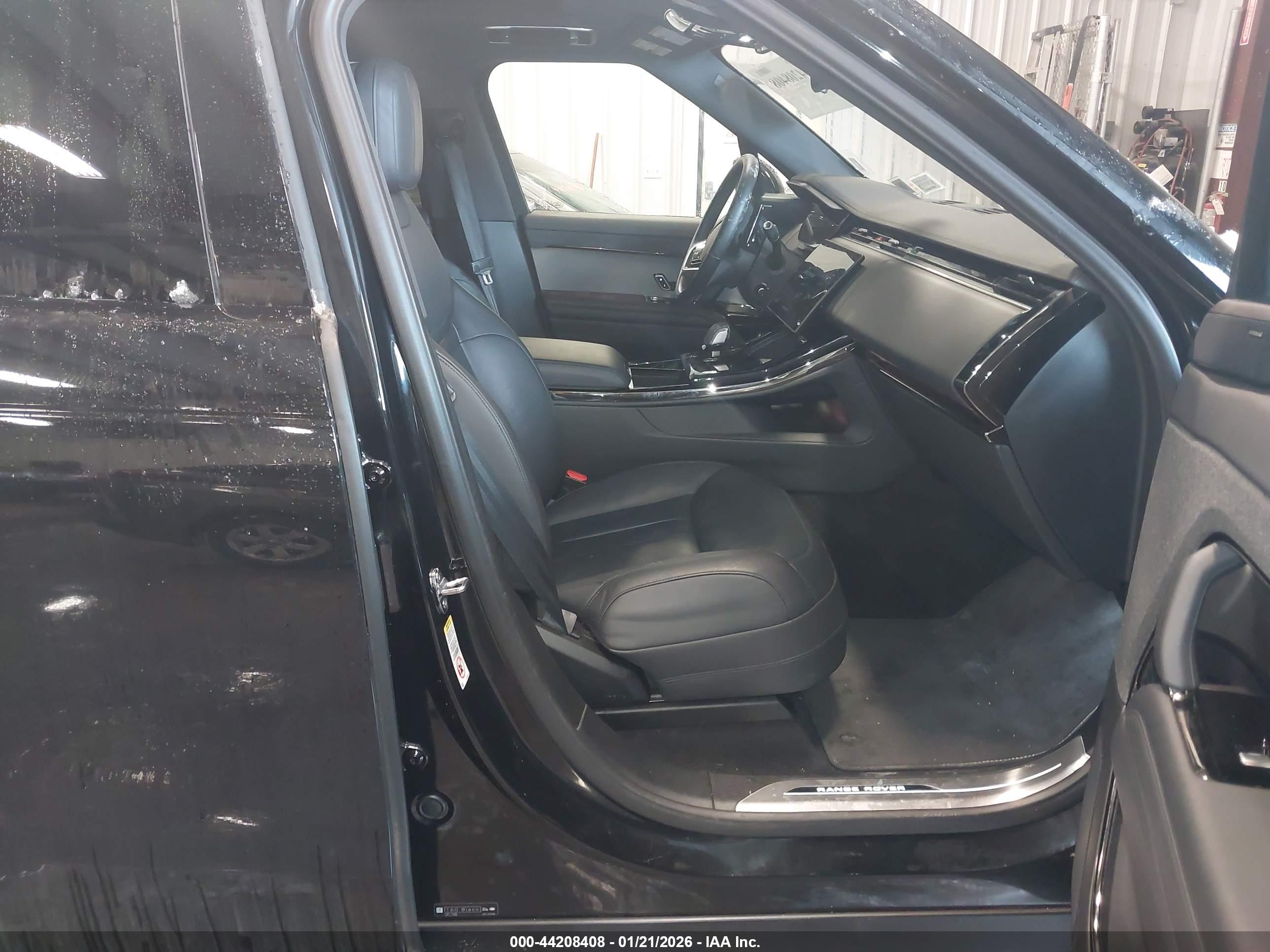 LAND ROVER image 5