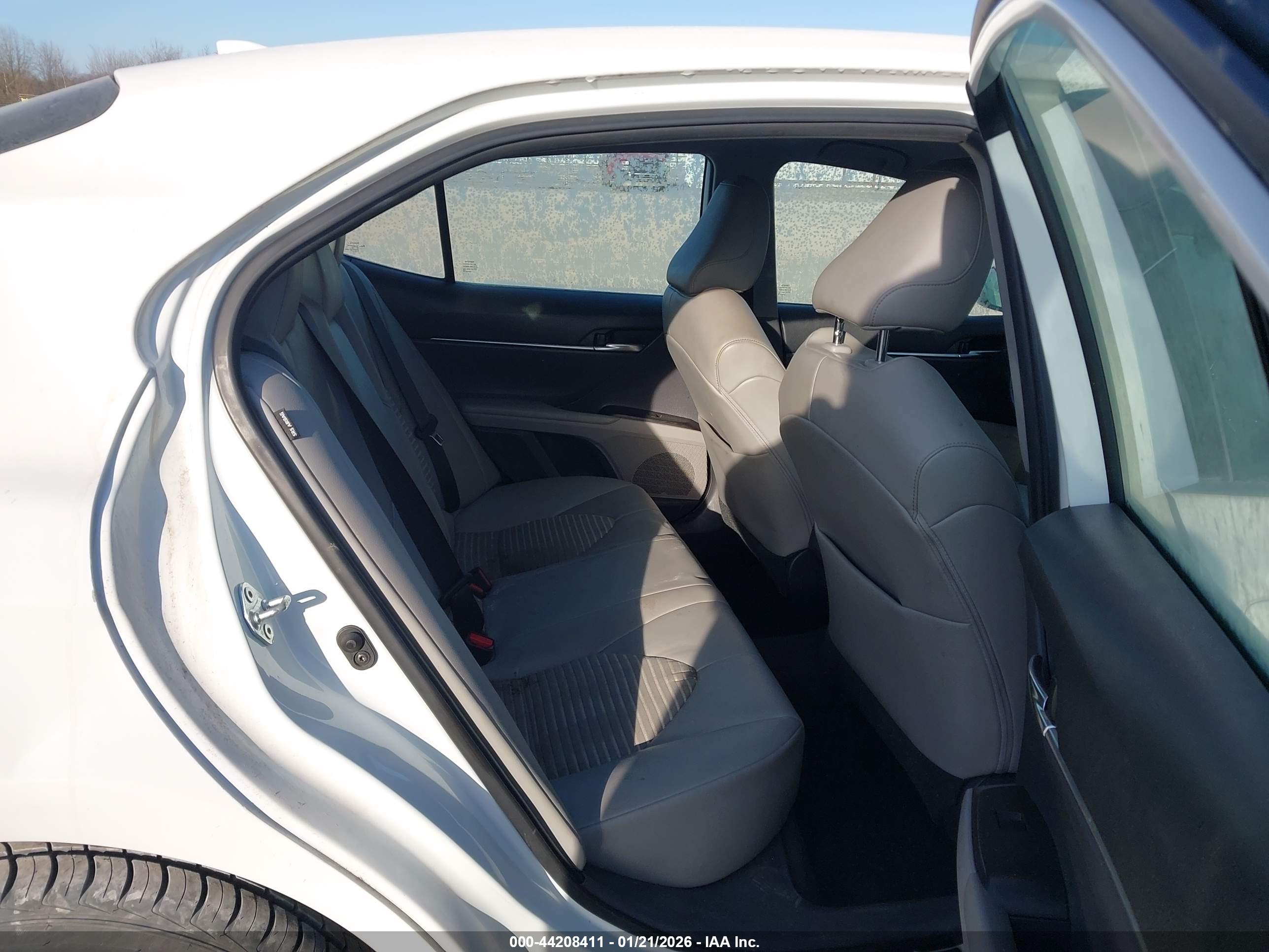 TOYOTA CAMRY image 8